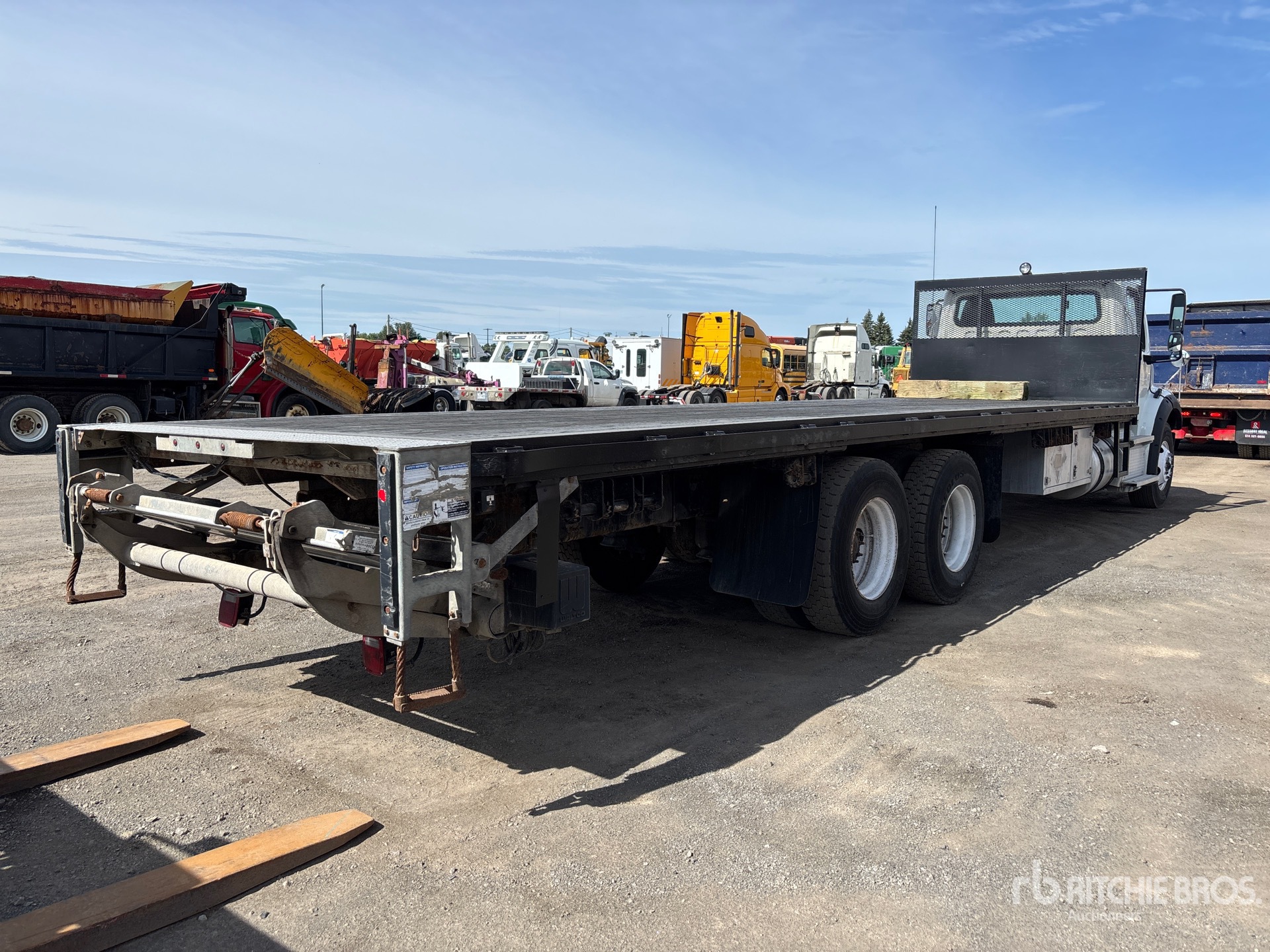 2021 Freightliner M2 112