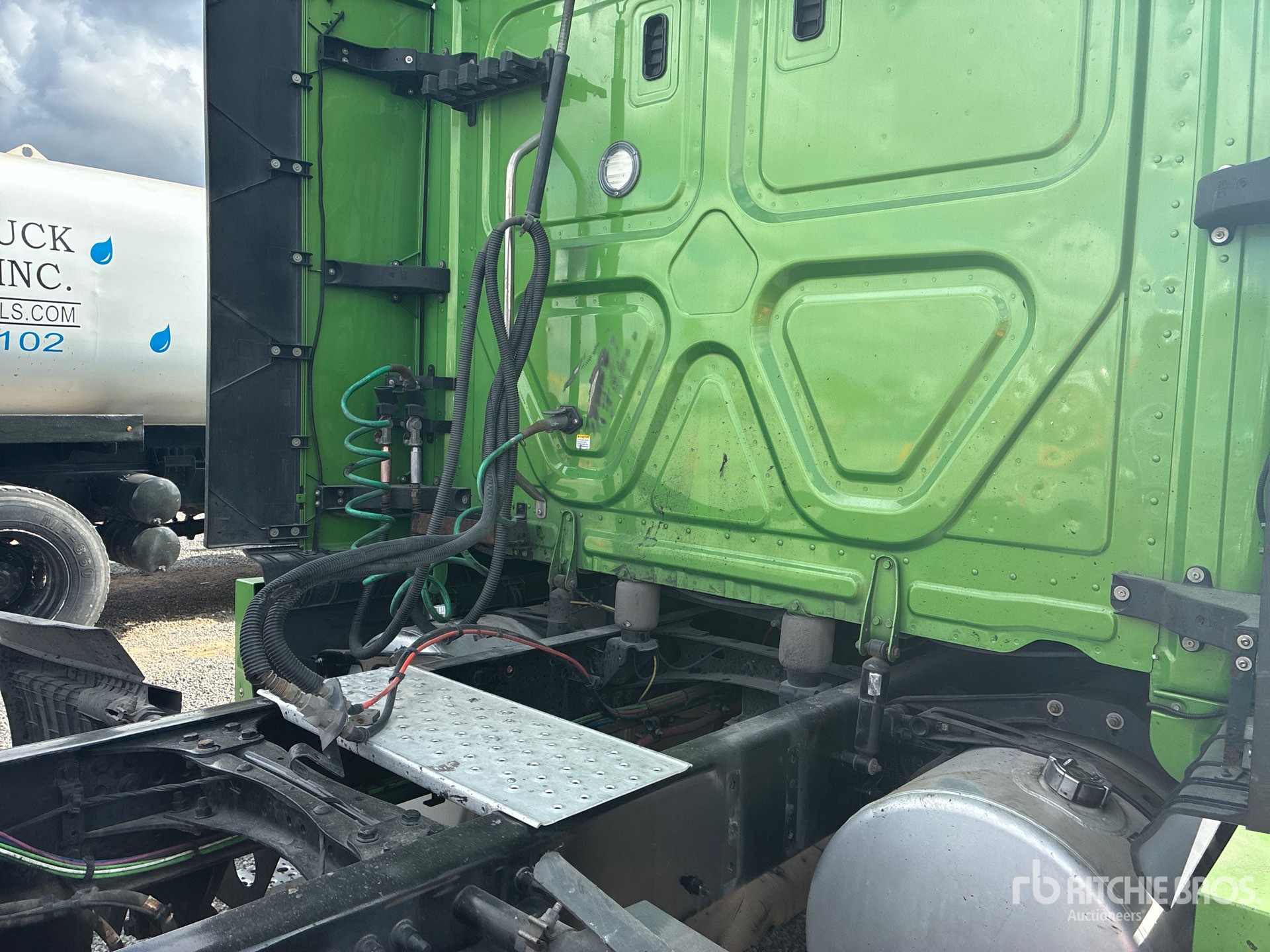 2023 Freightliner CASCADIA 126