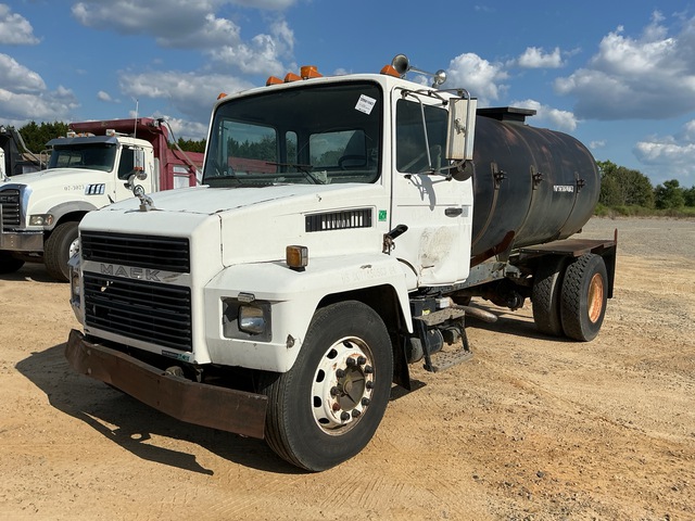 1997 Mack CS200P 4x2 Water Truck