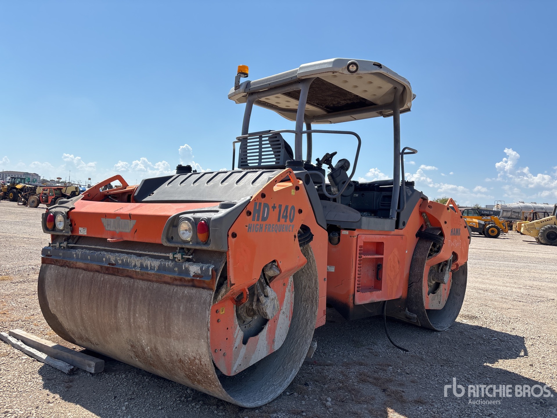 2012 Hamm HD140