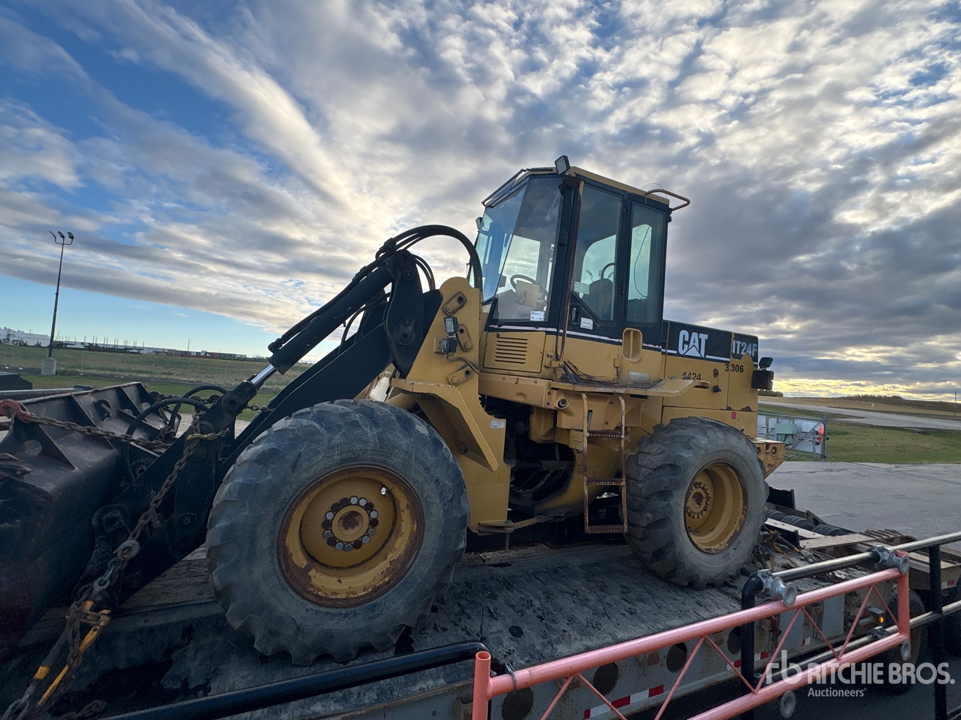 1996 Caterpillar IT24F