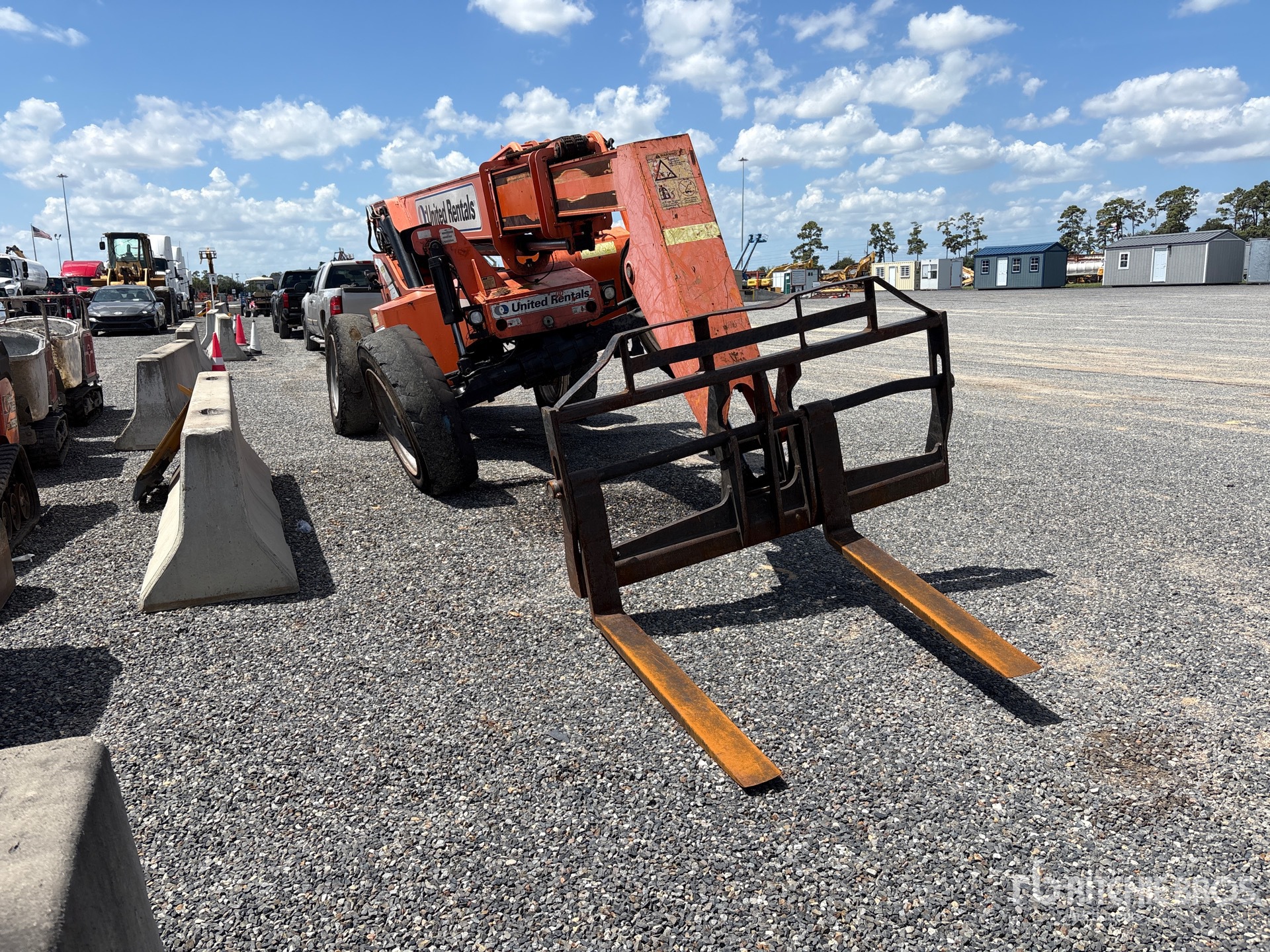 2014 JLG 8042