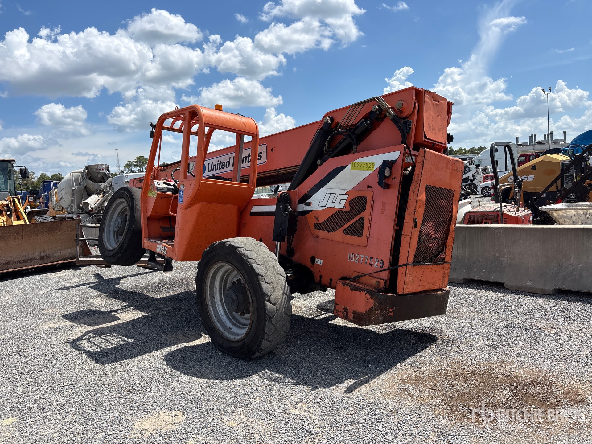 2014 JLG 8042
