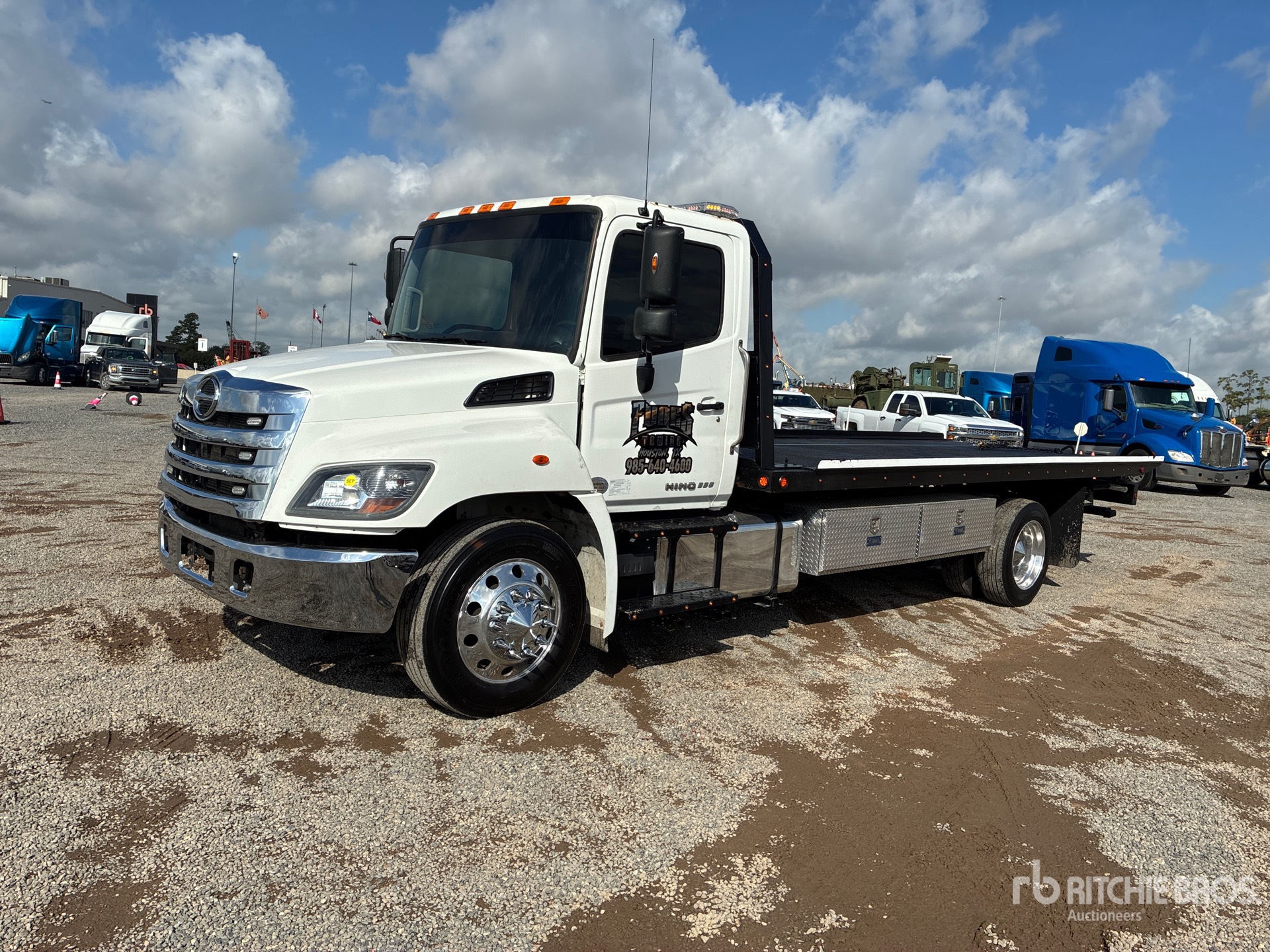 2019 Hino 338