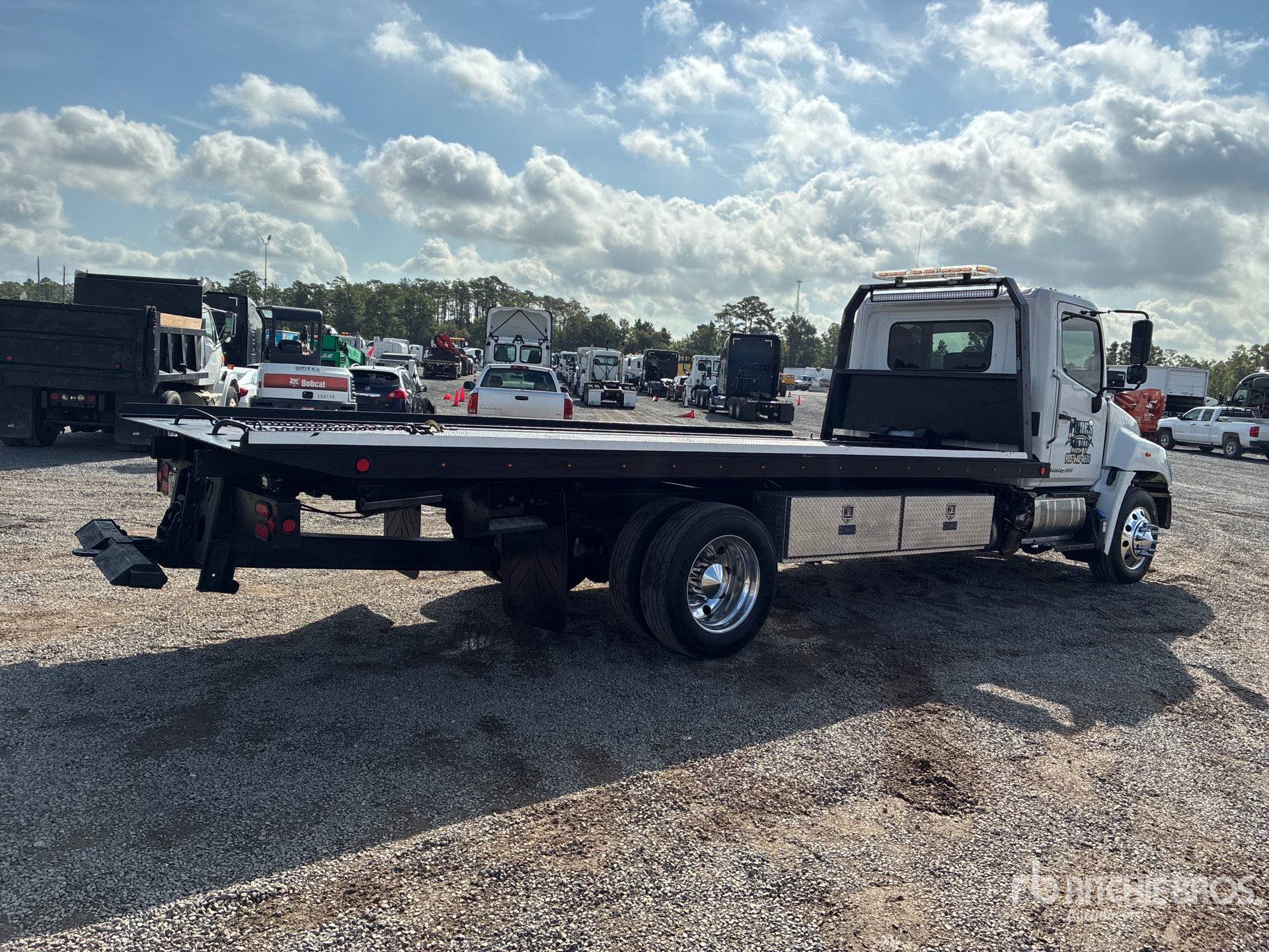 2019 Hino 338