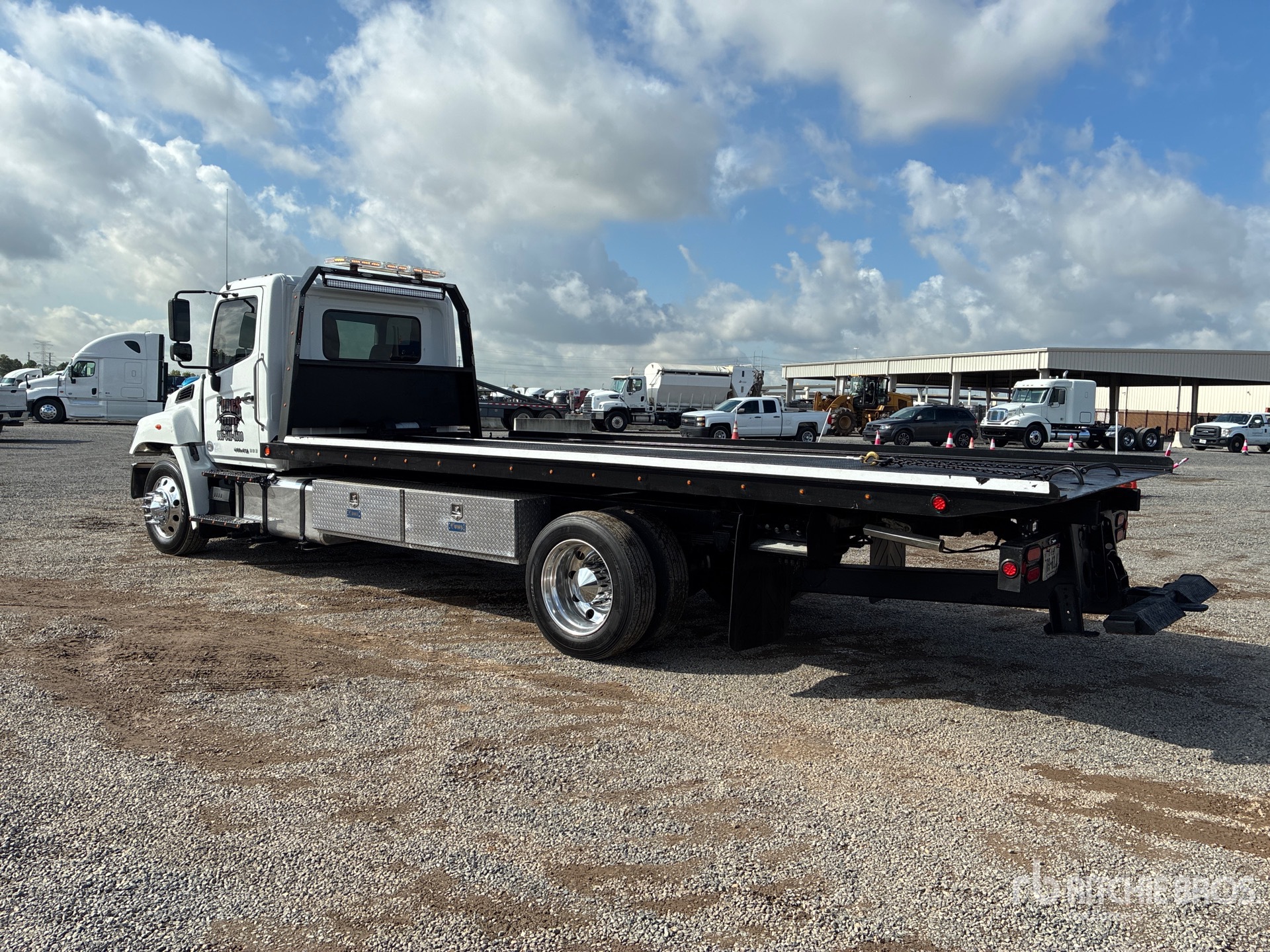 2019 Hino 338