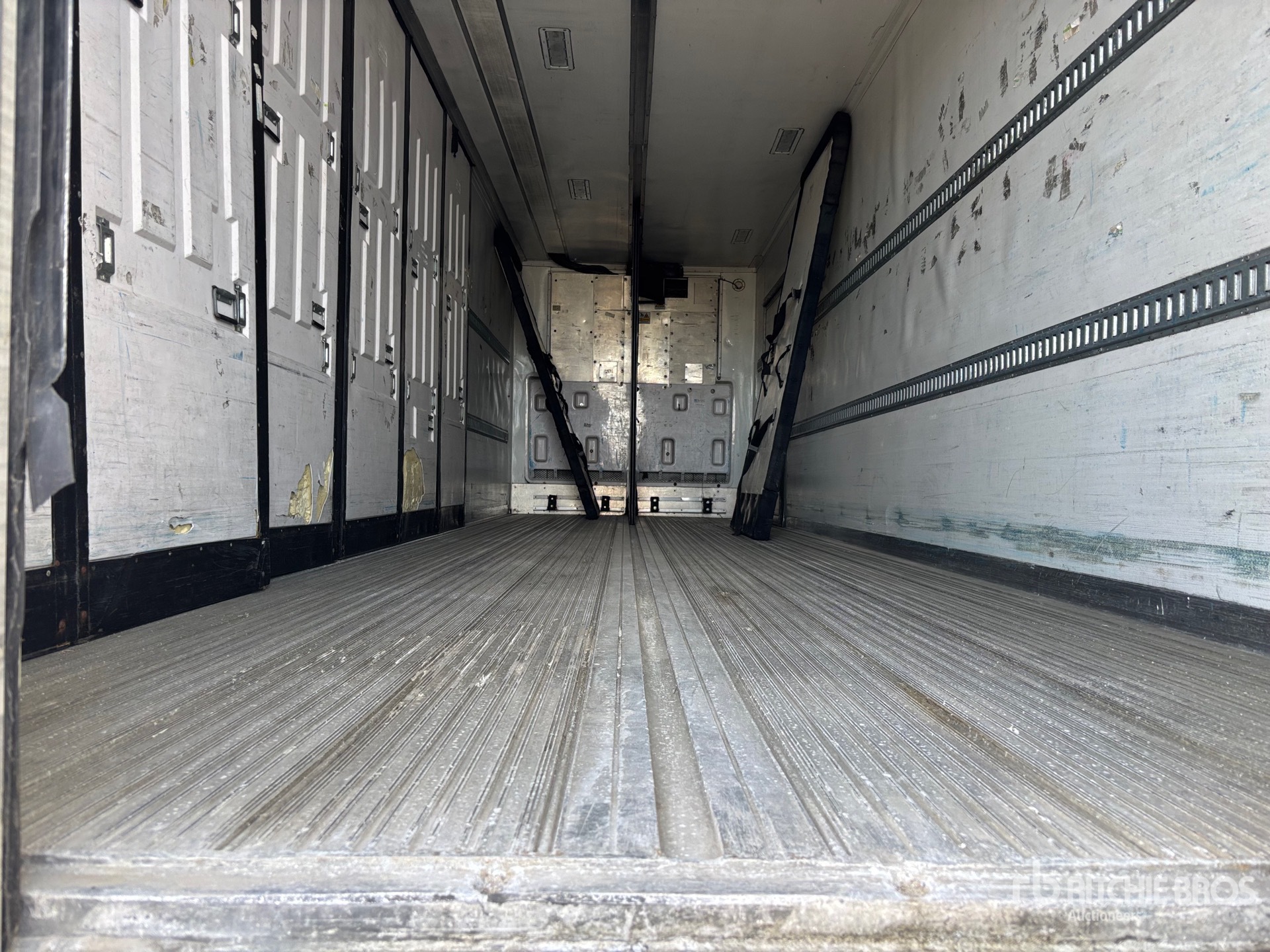 2016 Wabash 30 ft x 102 in T/A