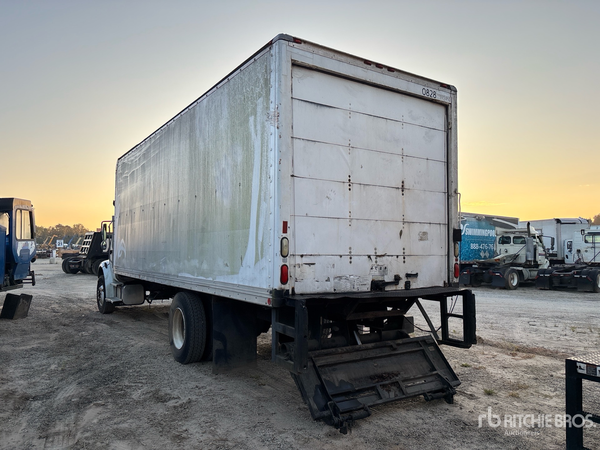 2003 Freightliner M2 106