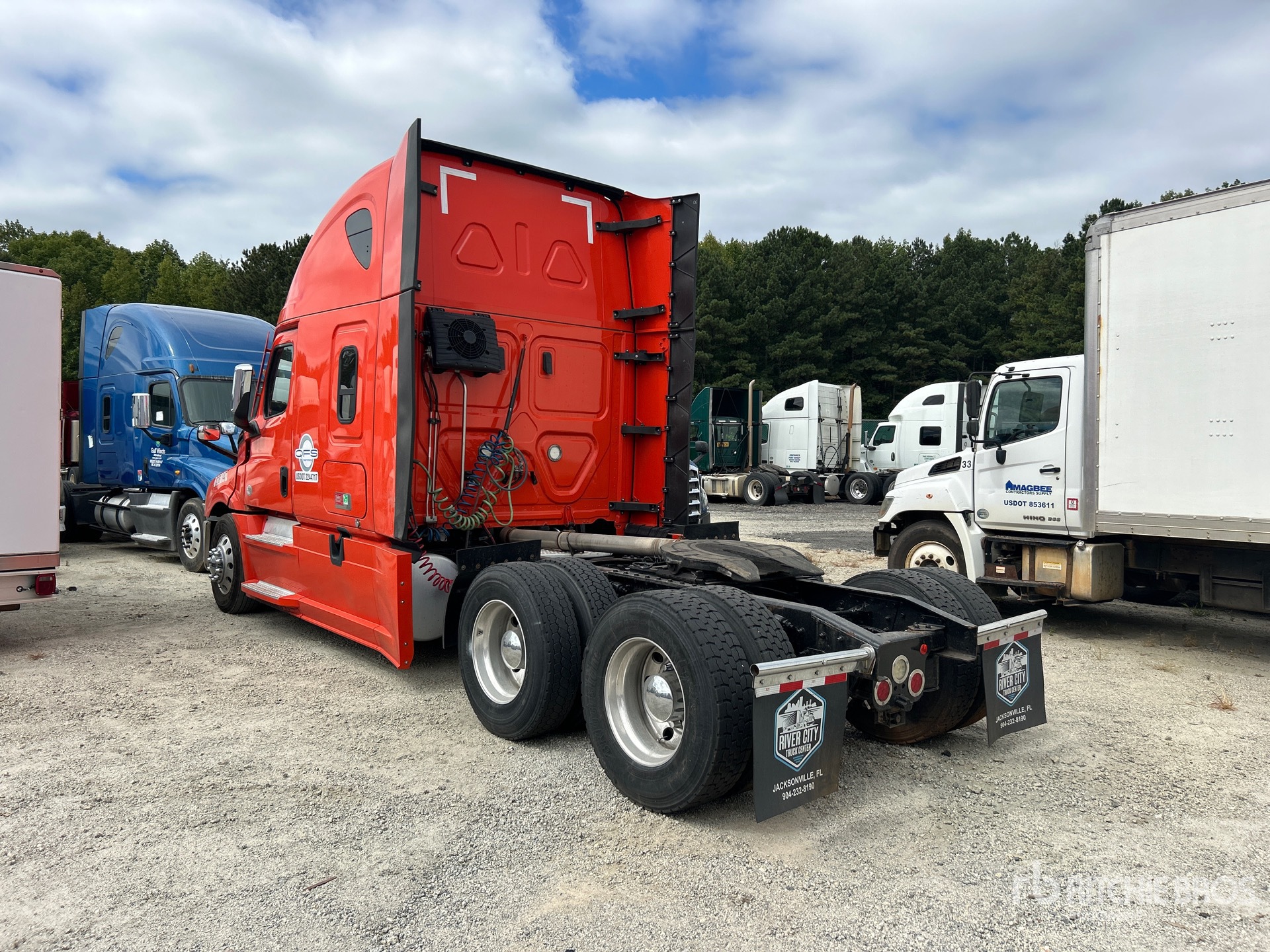 2021 Freightliner CASCADIA 126