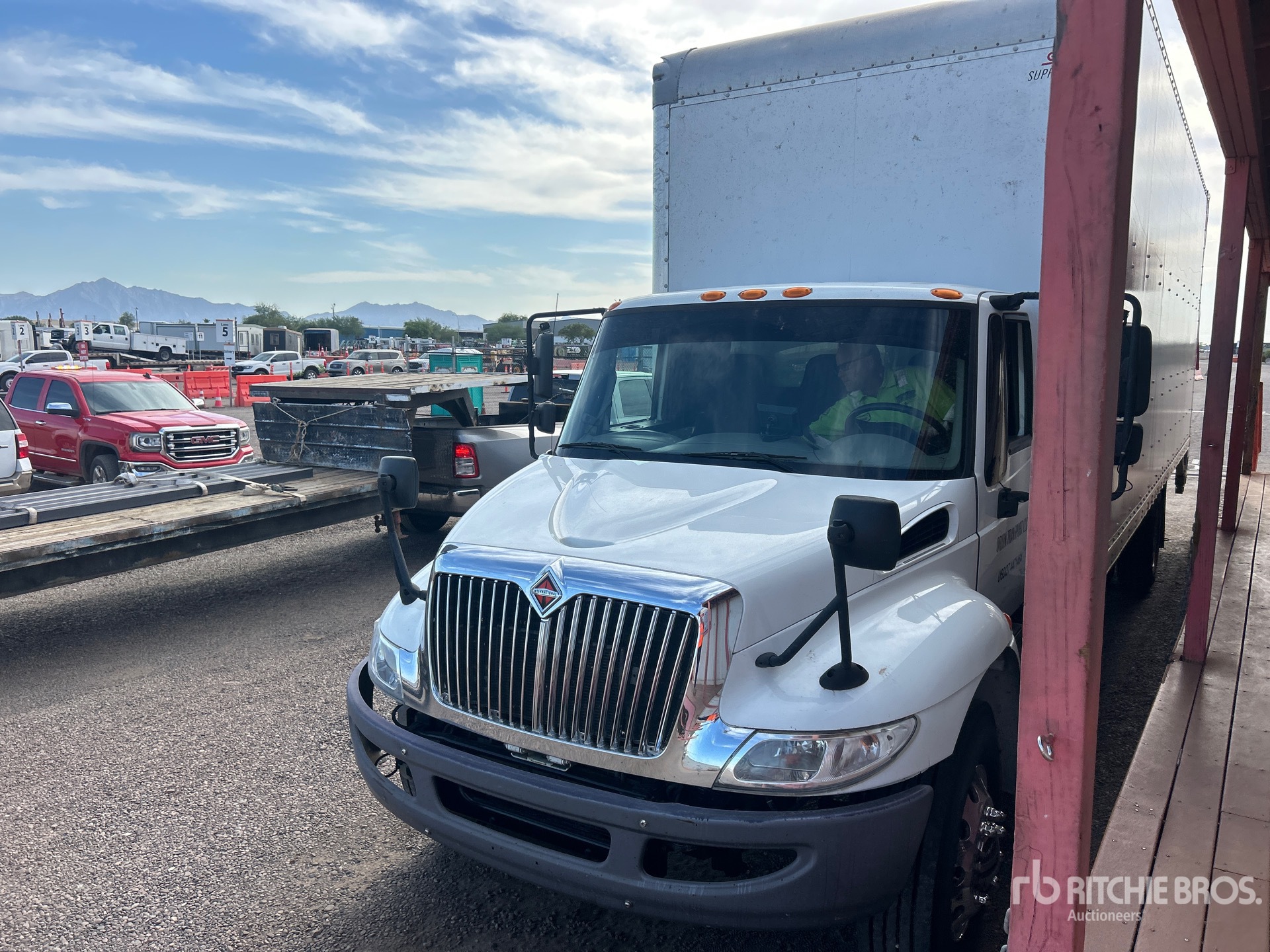 2019 International 4x2 Van box