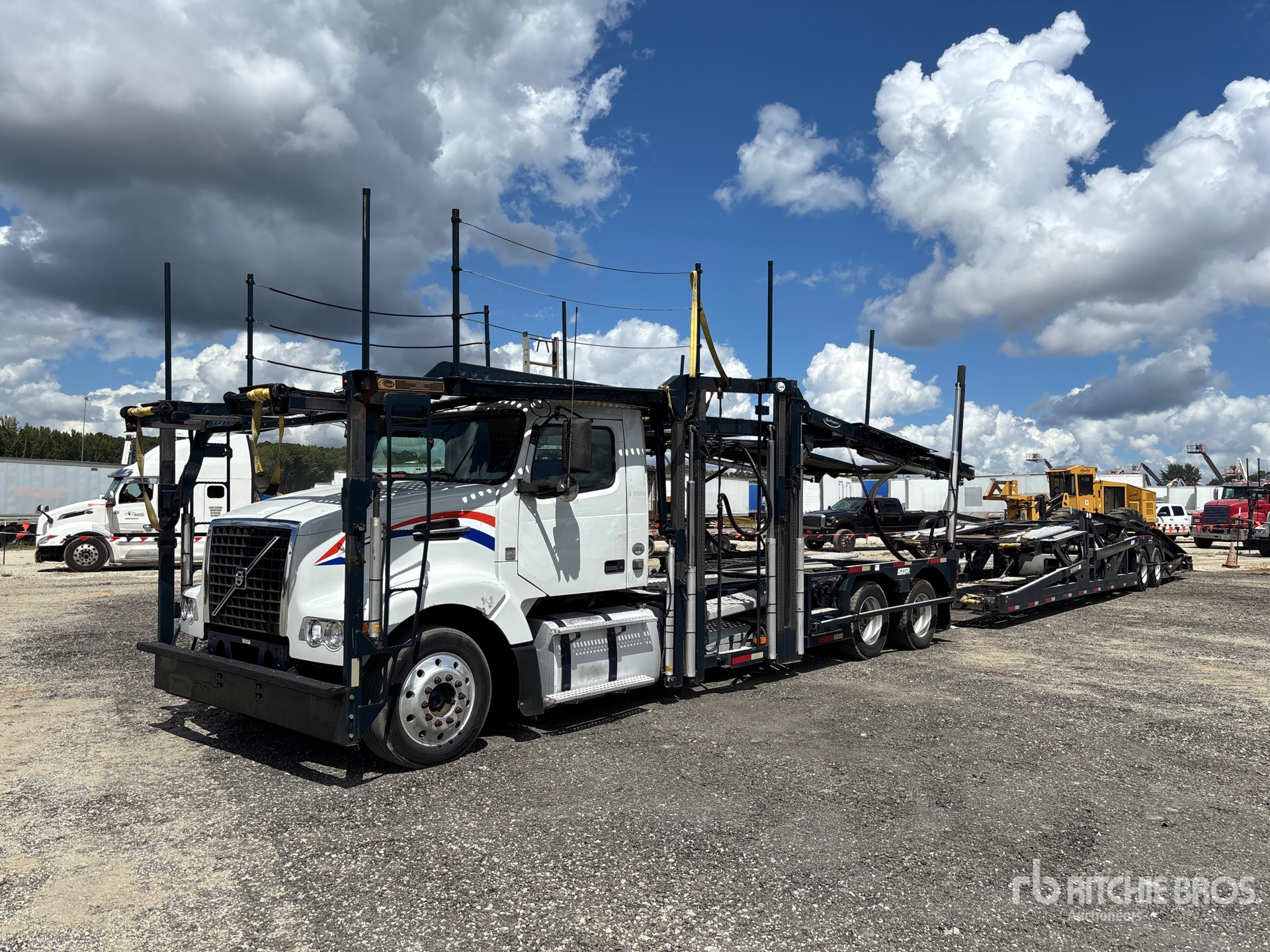 Volvo CAR CARRIER TRU