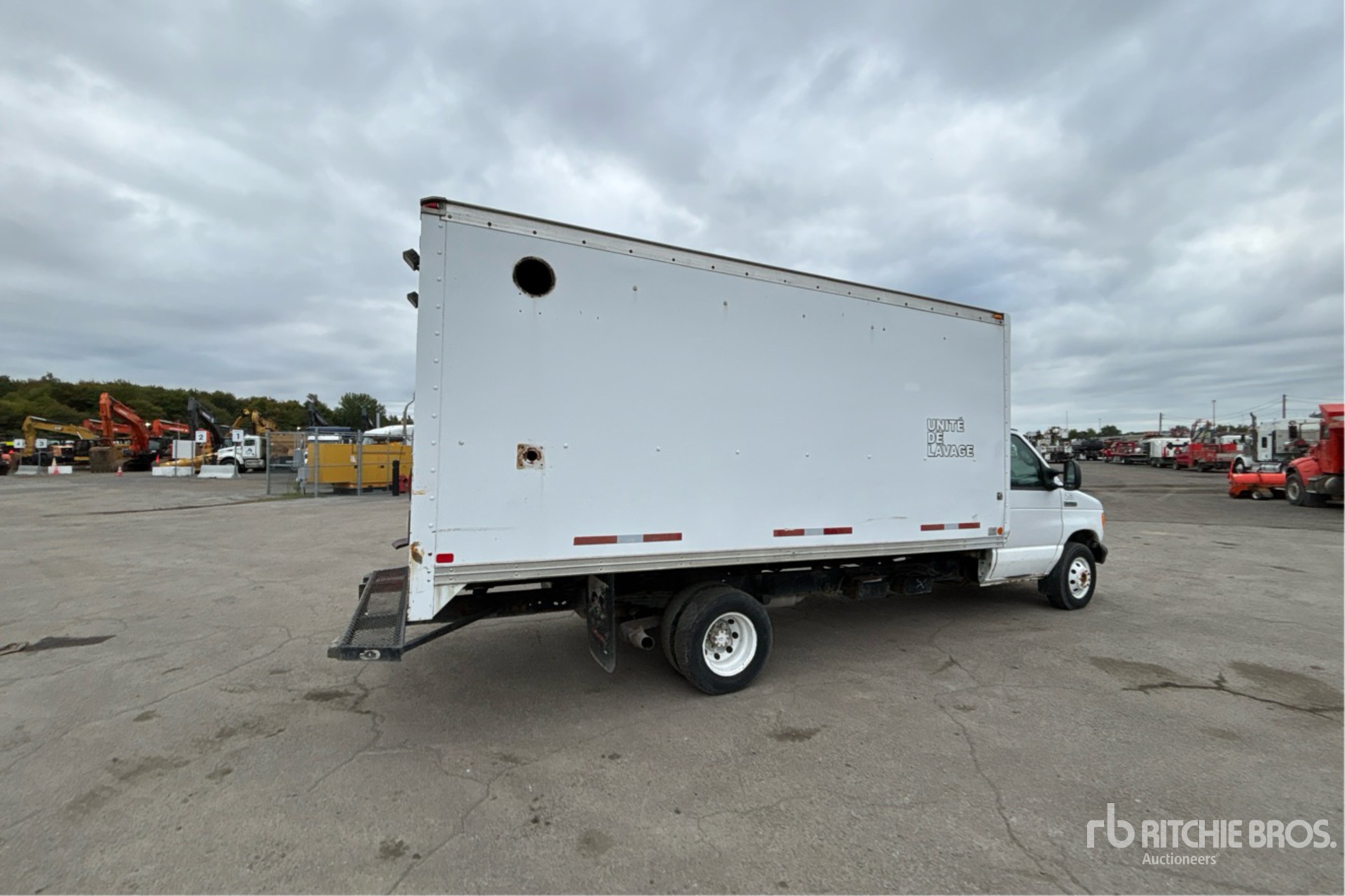 2006 Ford E-350