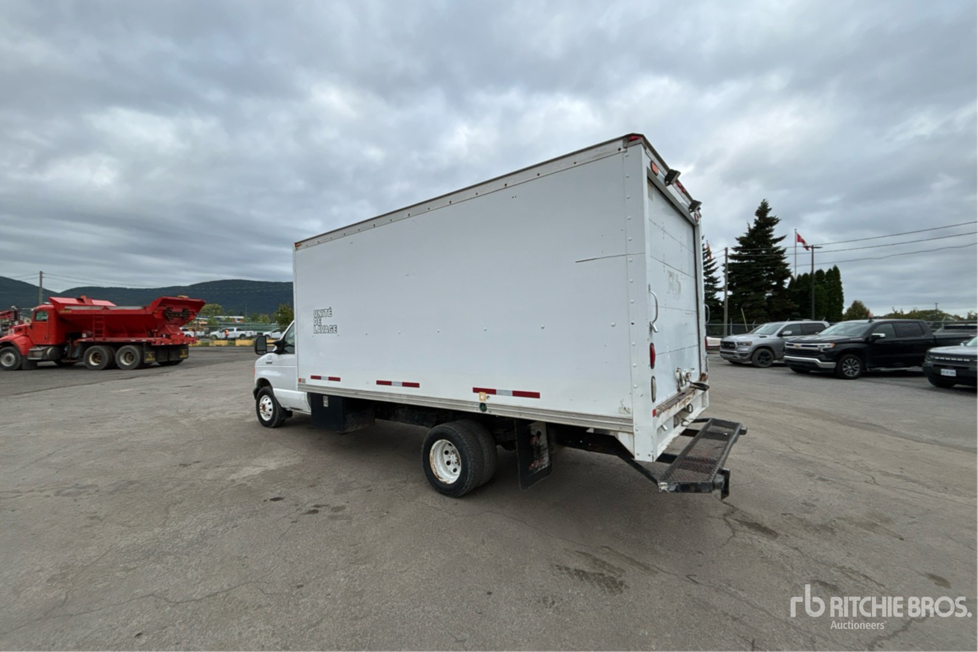 2006 Ford E-350