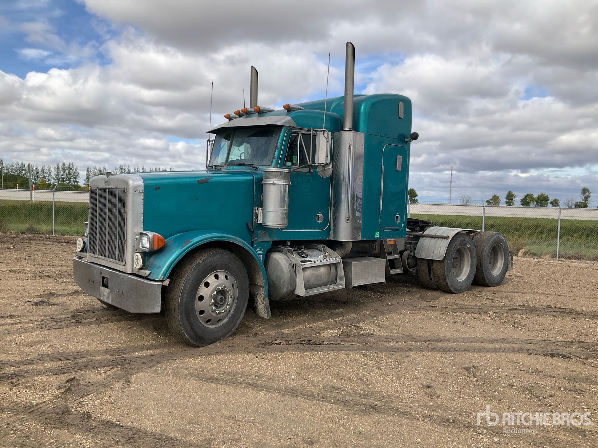 Photo of 2005 Peterbilt 378