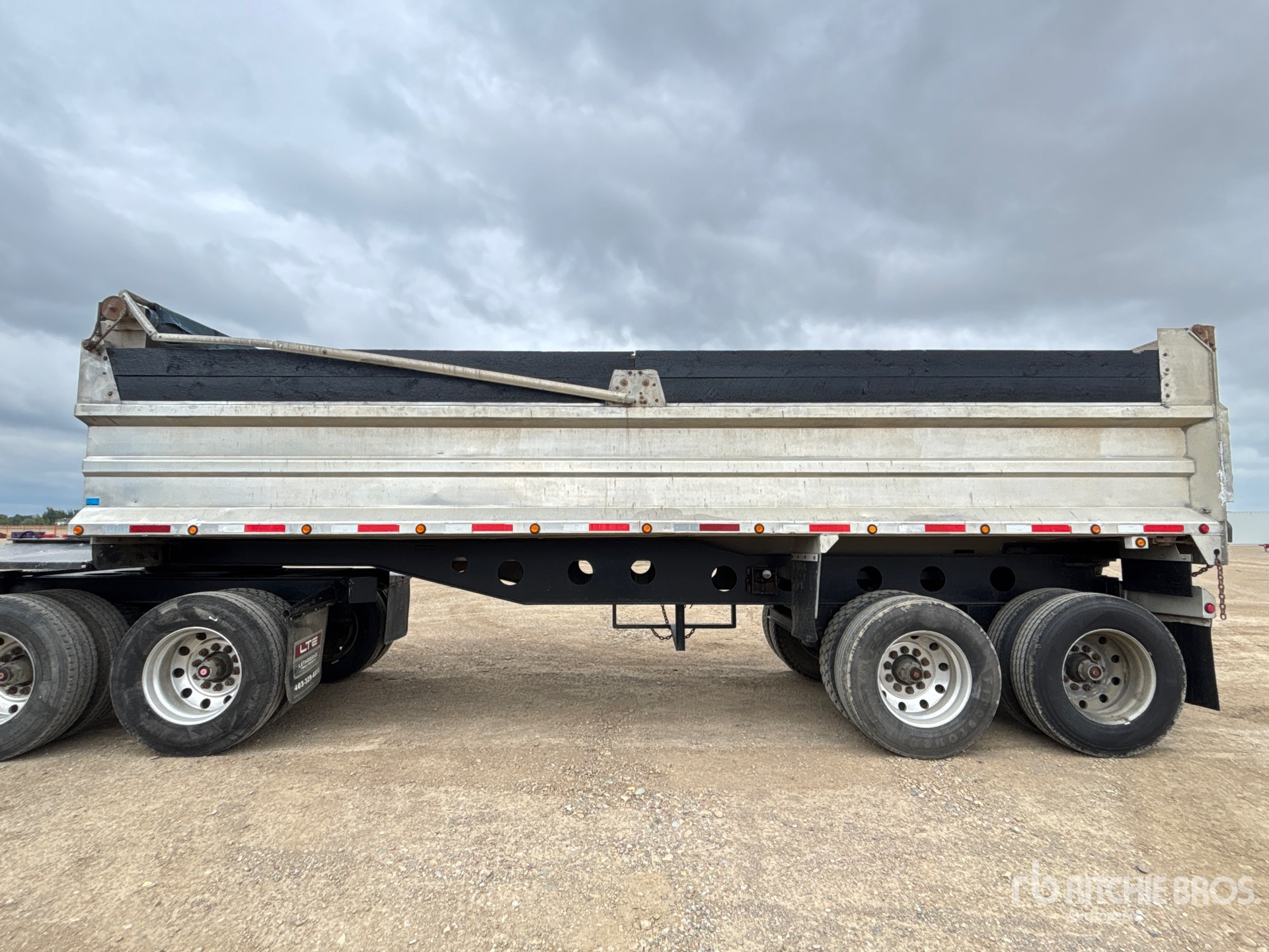 2005 Trojan 26 FT QUAD/A