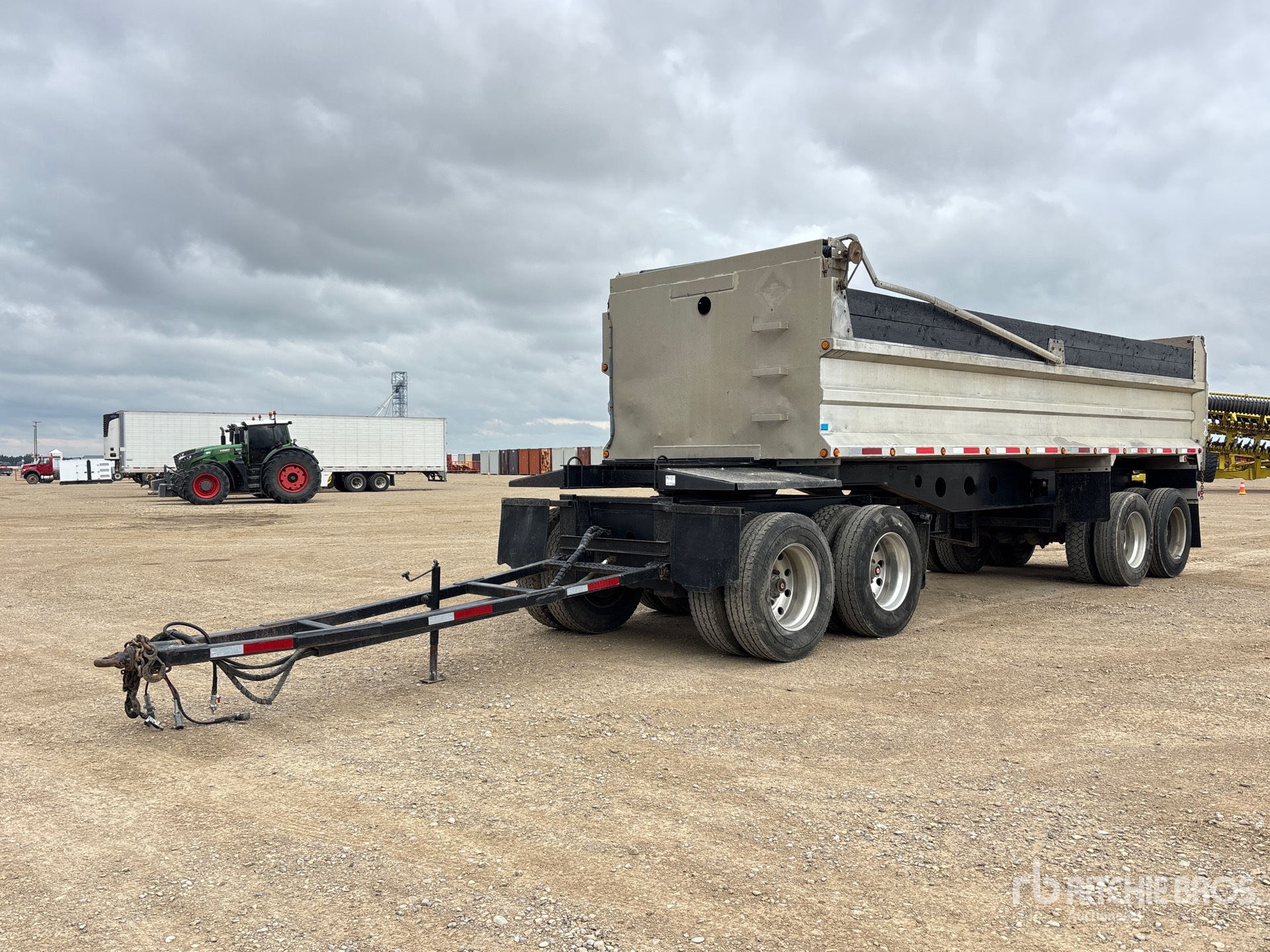 Photo of 2005 Trojan 26 ft Quad/A