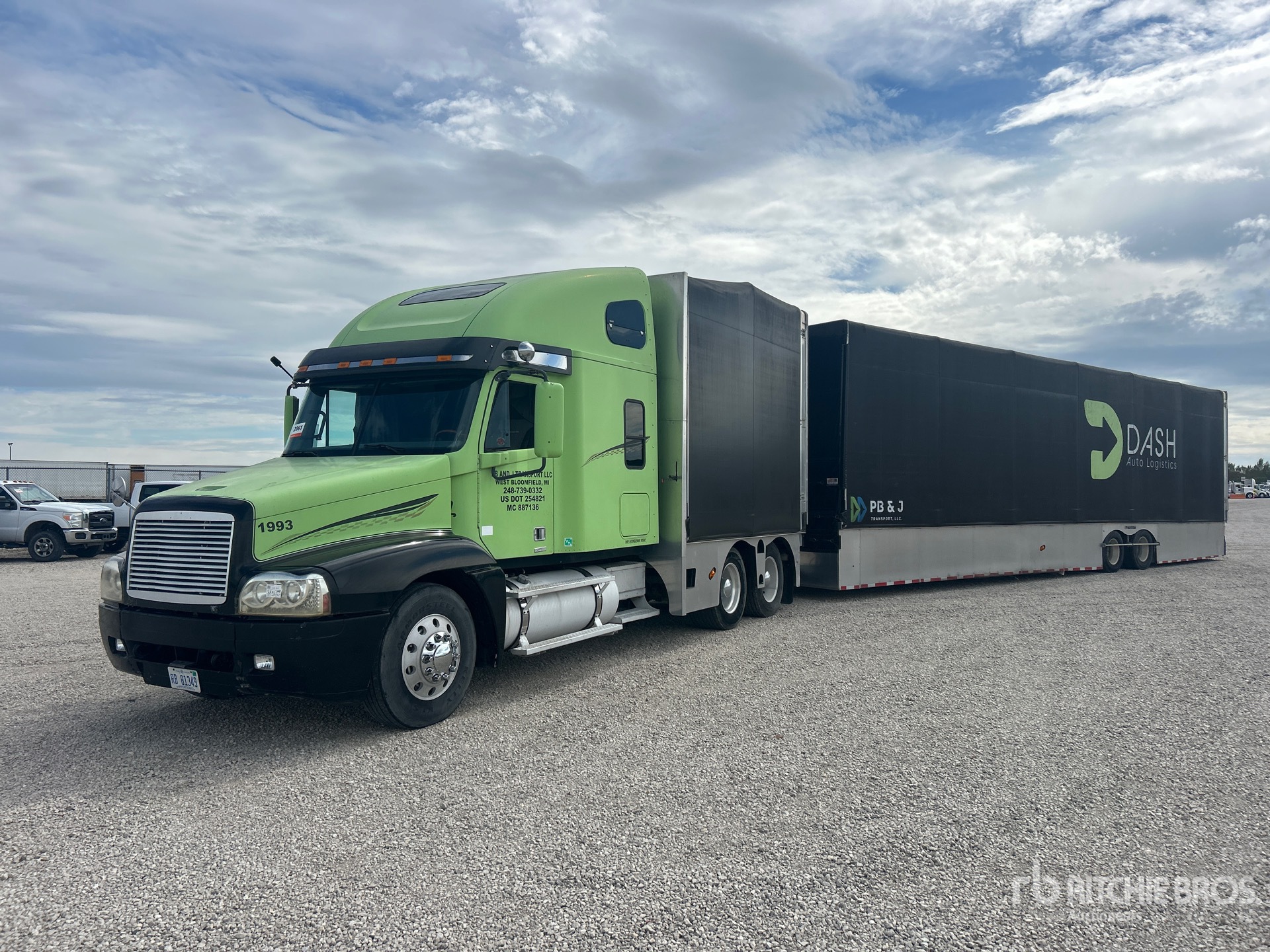 Photo of 2003 Freightliner CST120