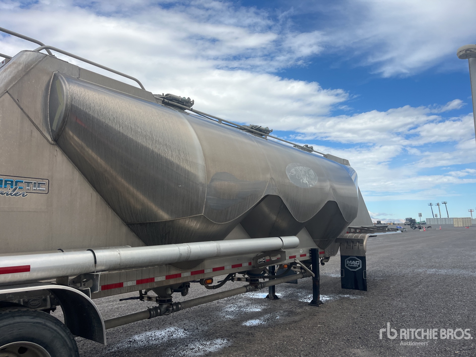 2019 Mac 1050 cft T/A