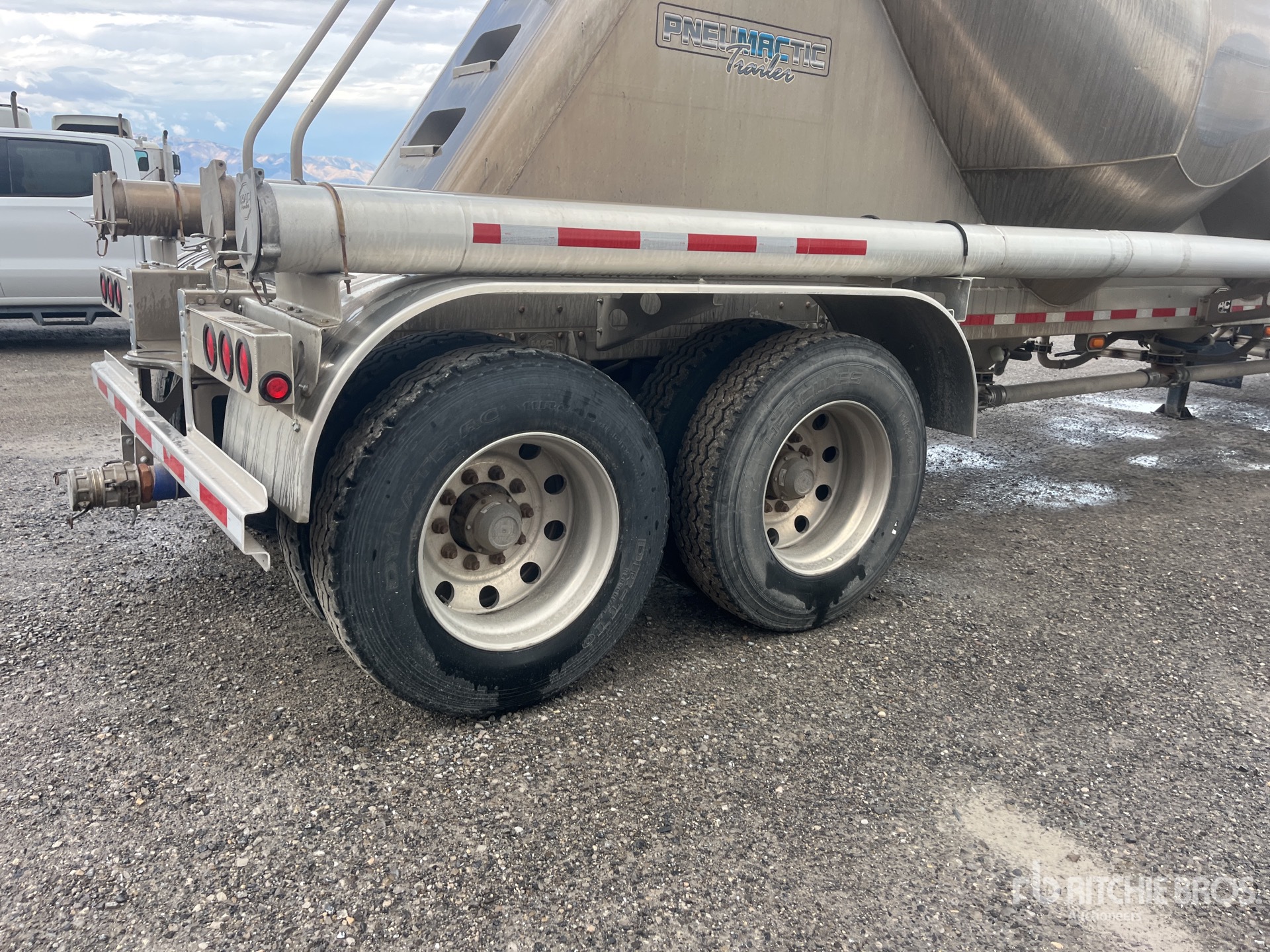2019 Mac 1050 cft T/A