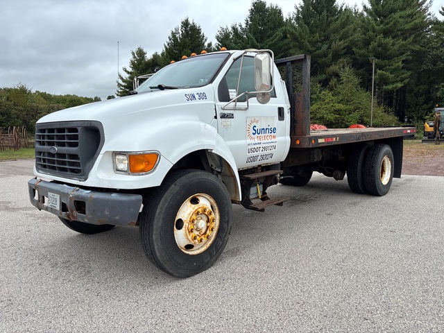 2000 Ford F-750 XL 4x2 Flatbed Truck