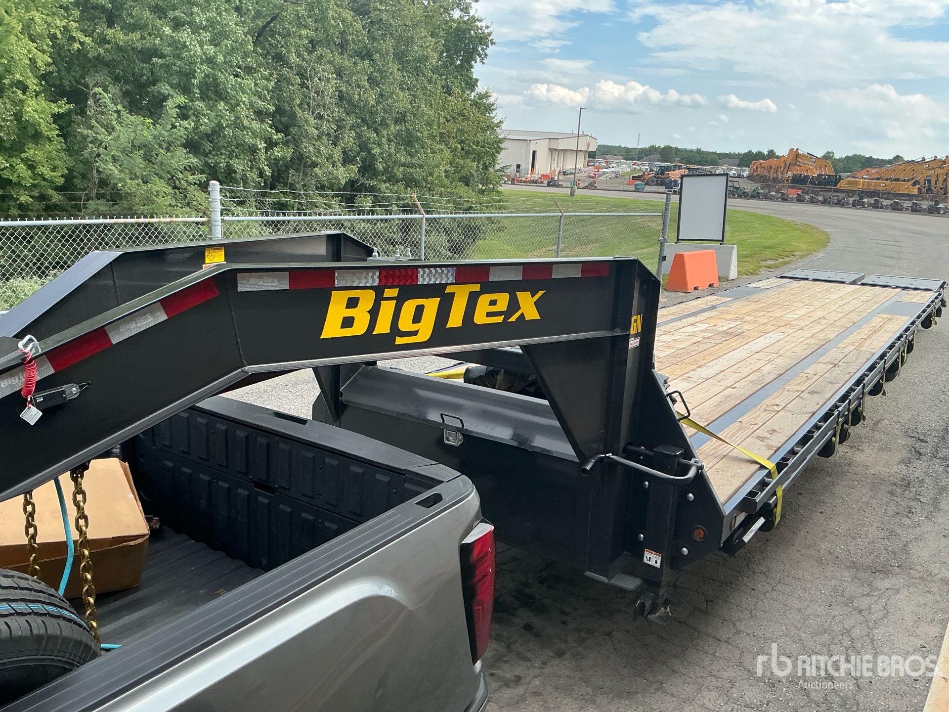 2027 Big Tex 16GN-40D5A-MRBK