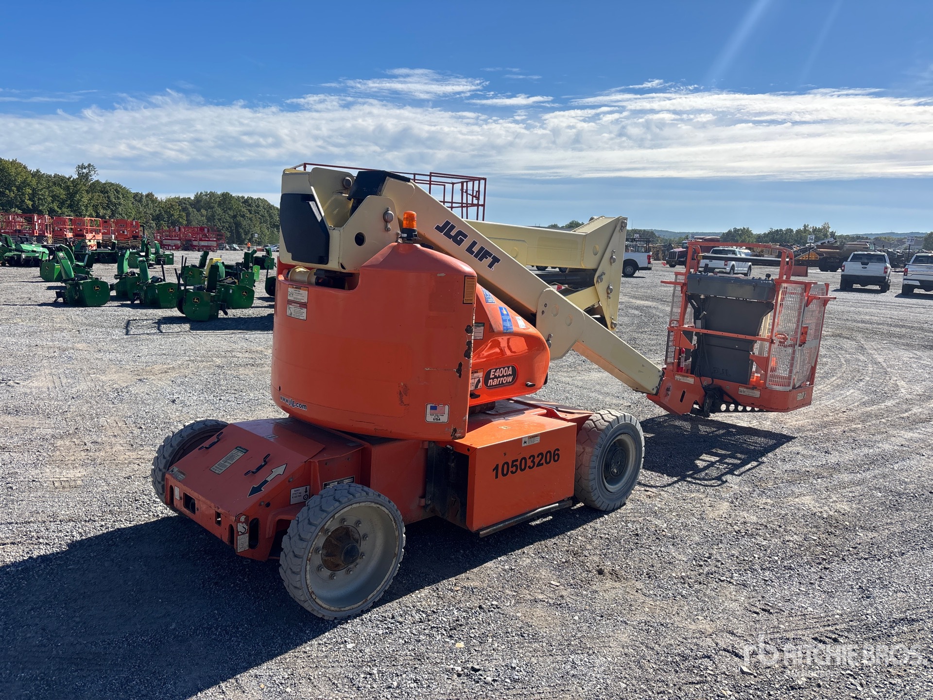 2016 JLG E400AN