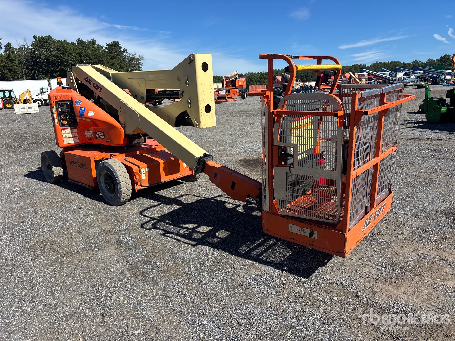 2016 JLG E400AN