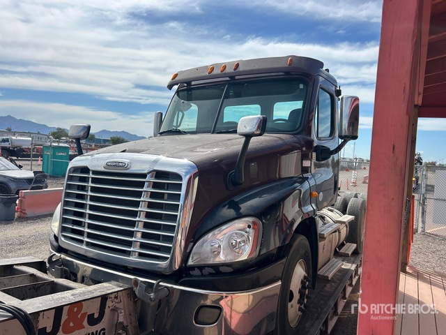 2013 Freightliner Cascadia 125 T/A Day Cab Truck Tractor