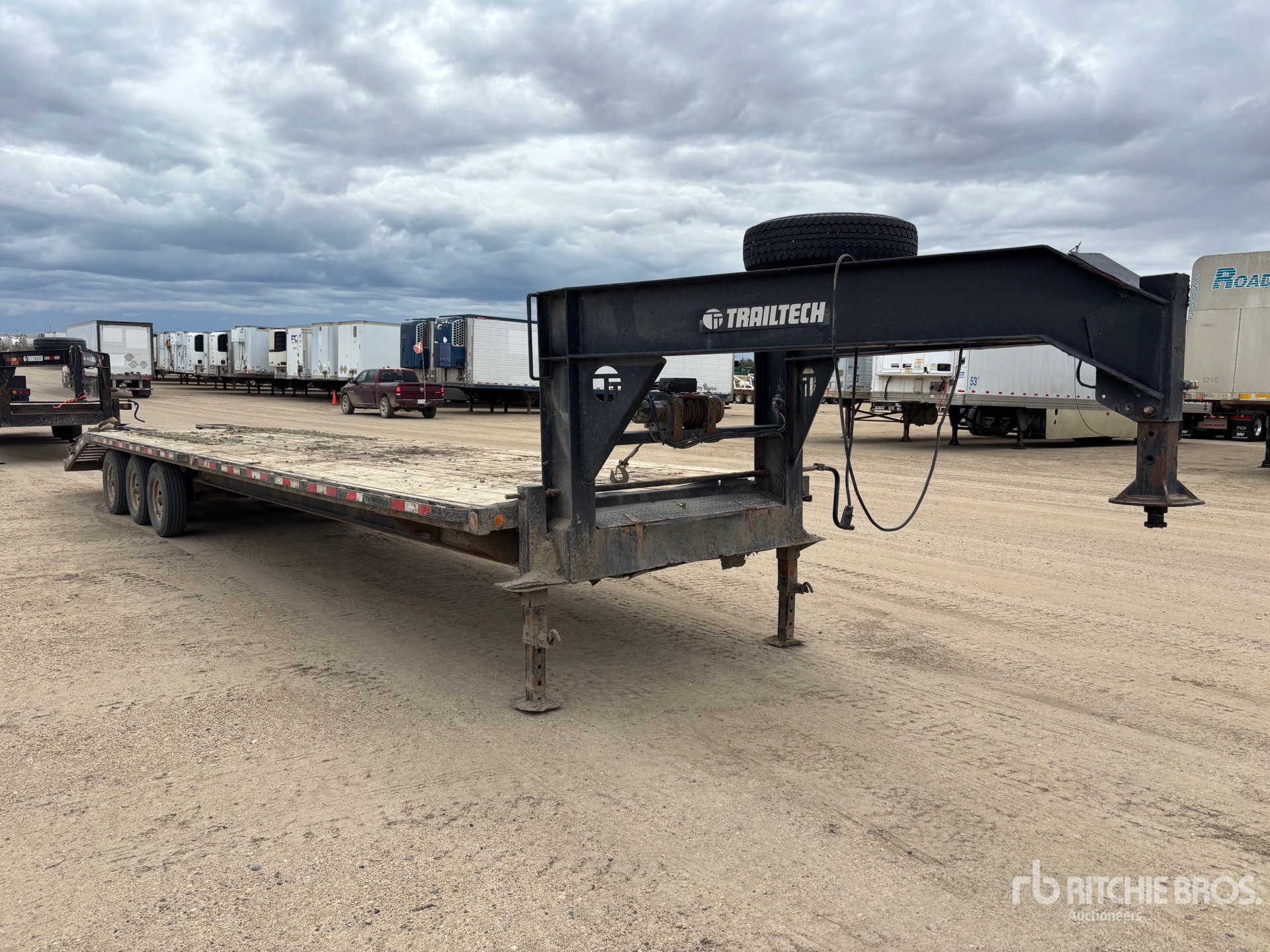 2015 Trailtech 36 ft Tri/A Gooseneck
