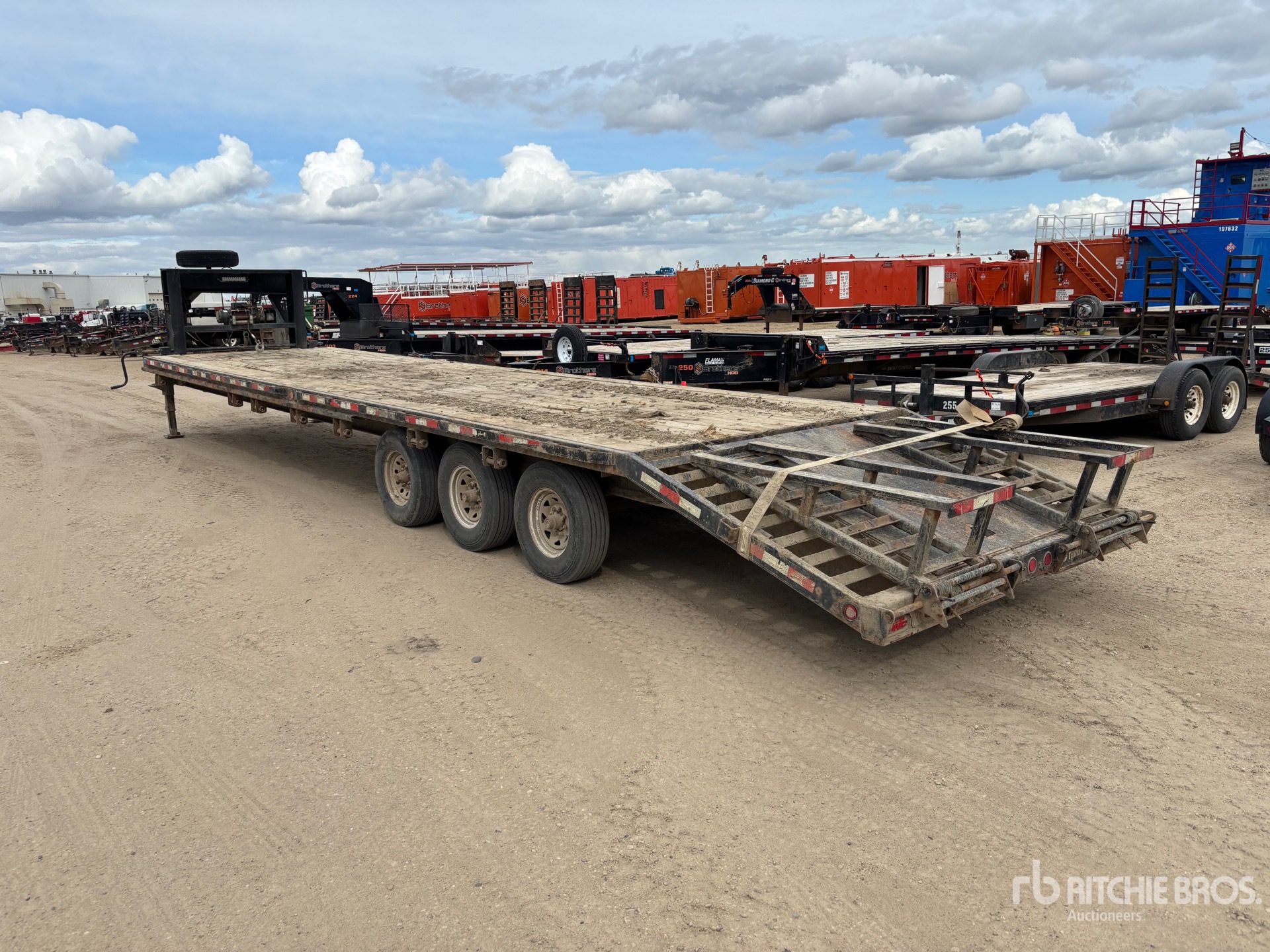 2015 Trailtech 36 ft Tri/A Gooseneck