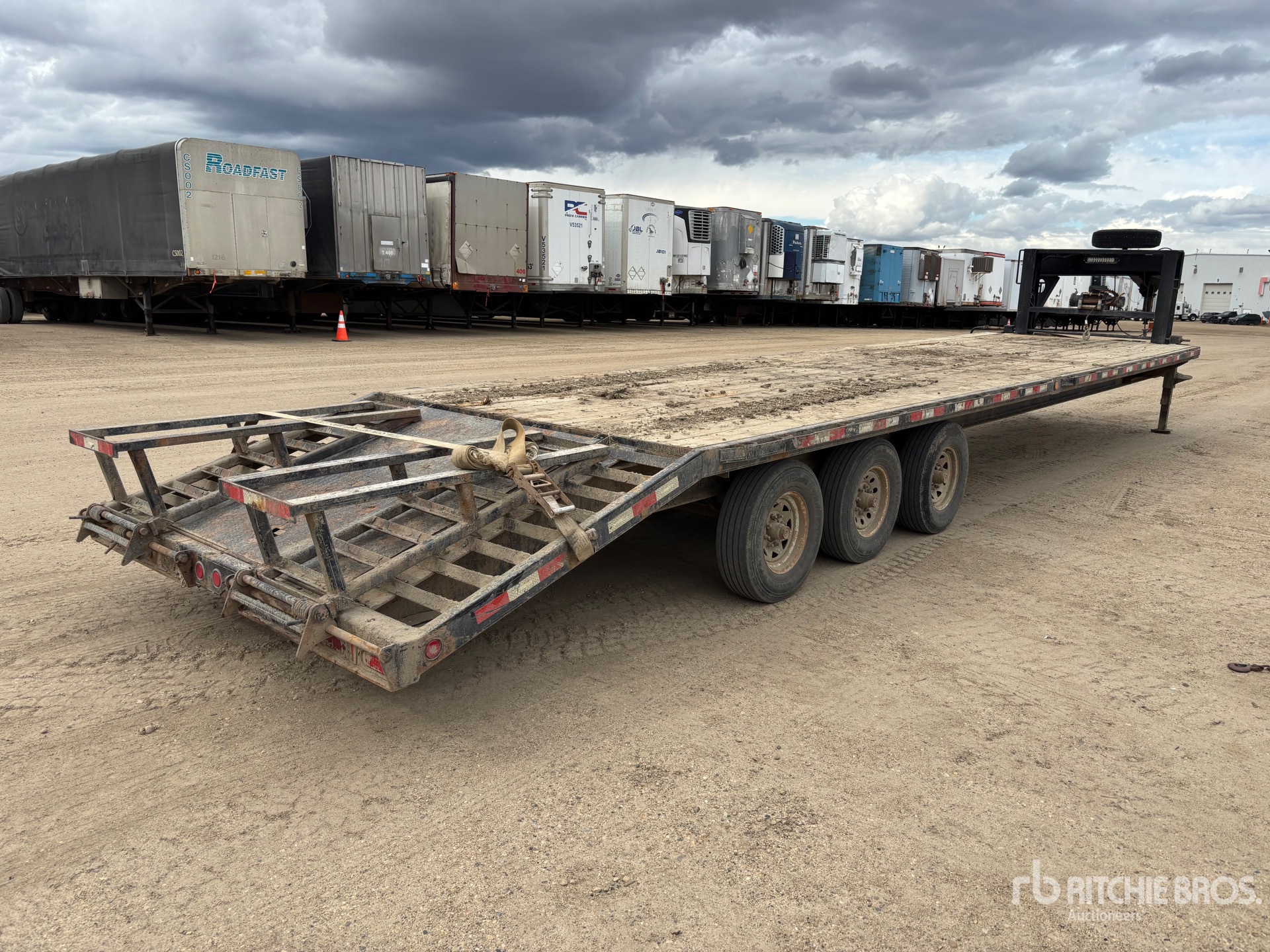 2015 Trailtech 36 ft Tri/A Gooseneck