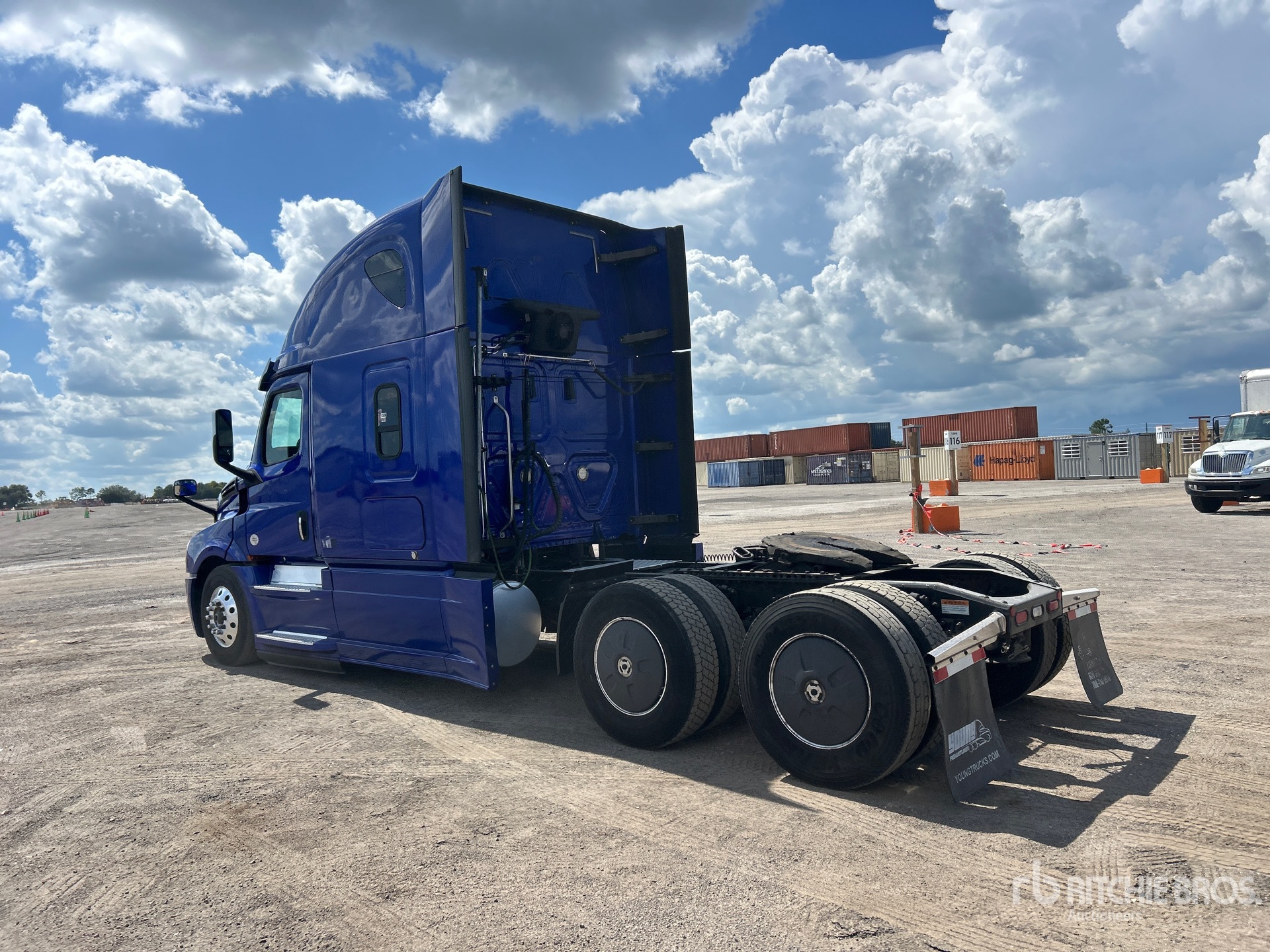2019 Freightliner CASCADIA 126