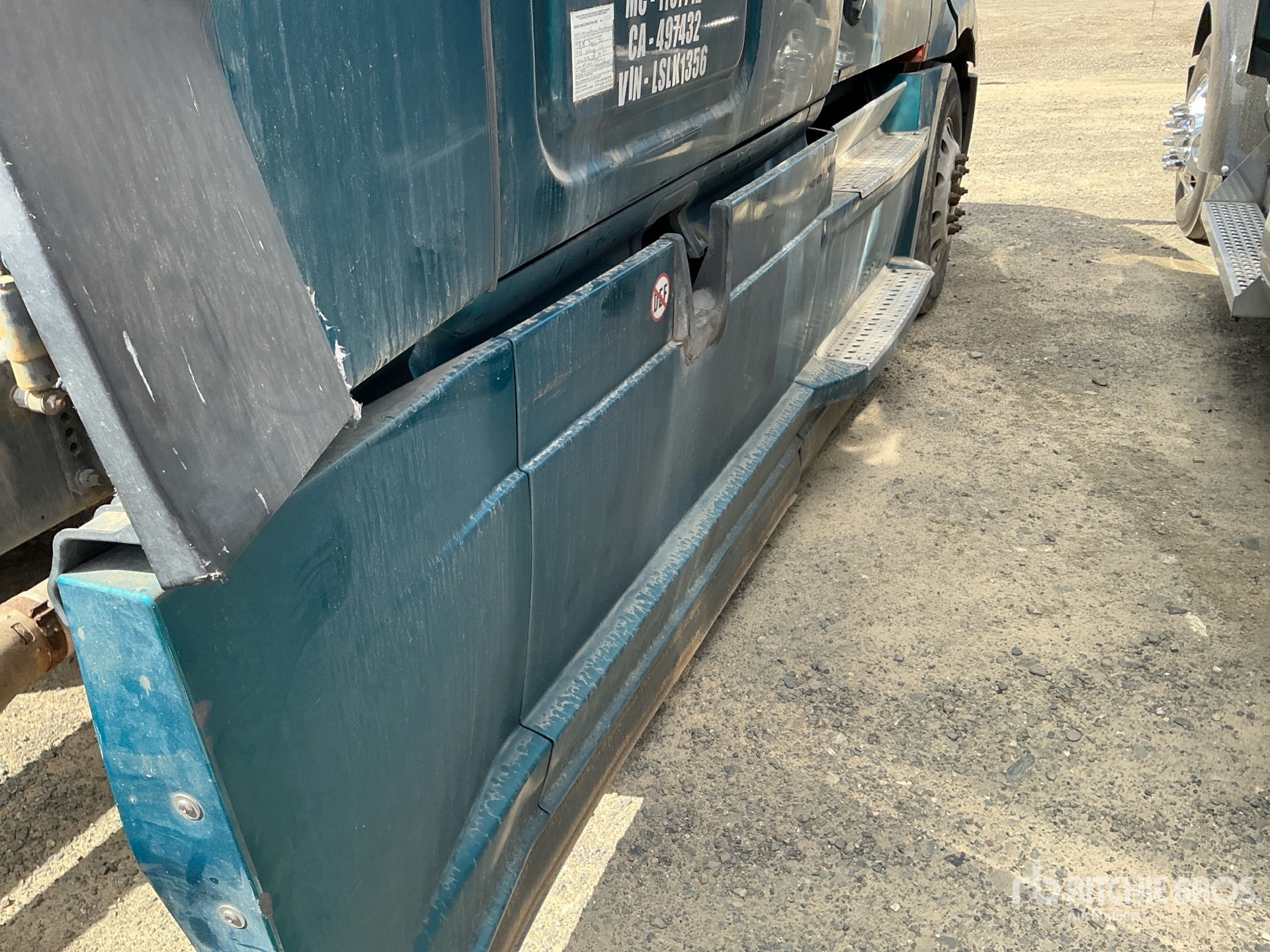 2020 Freightliner CASCADIA 126