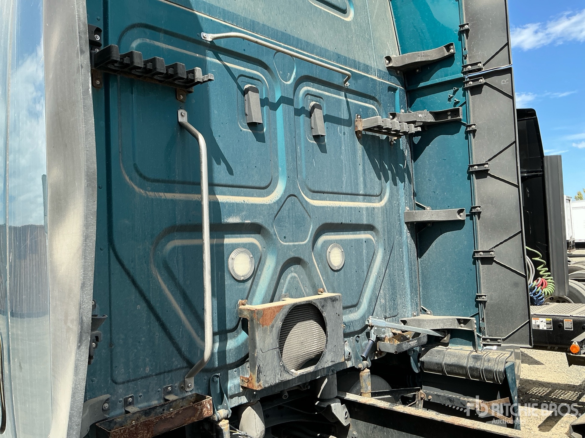 2020 Freightliner CASCADIA 126