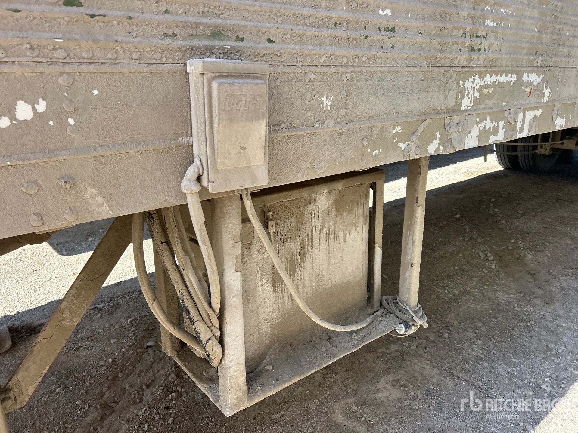 1971 Fruehauf 40 FT X 96 IN T/A OFFICE/SITE