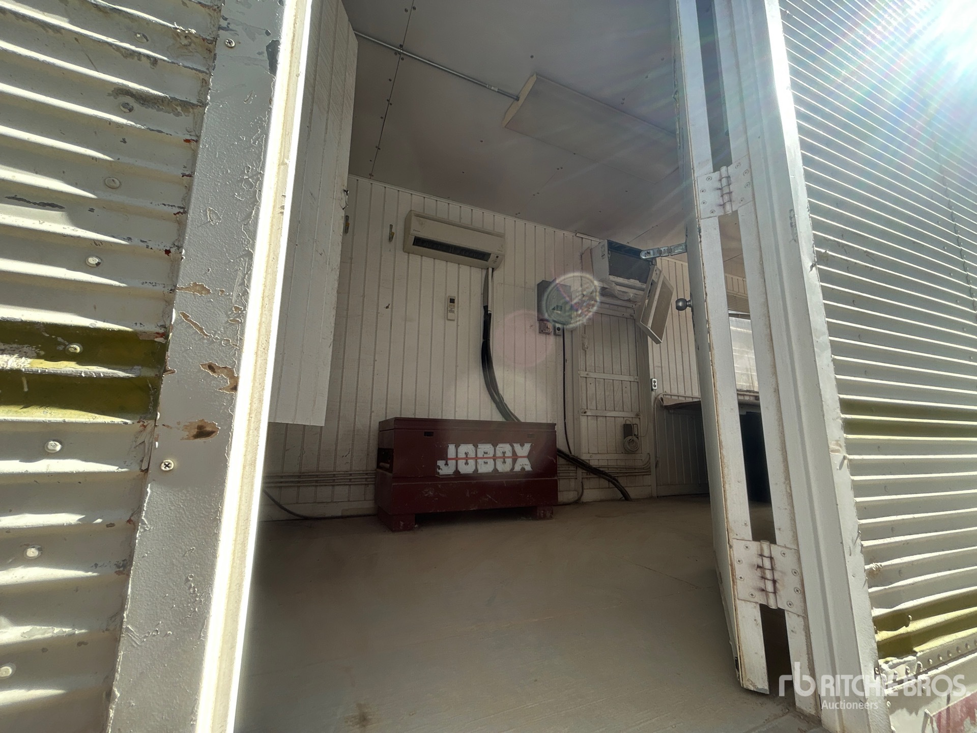 1971 Fruehauf 40 FT X 96 IN T/A OFFICE/SITE