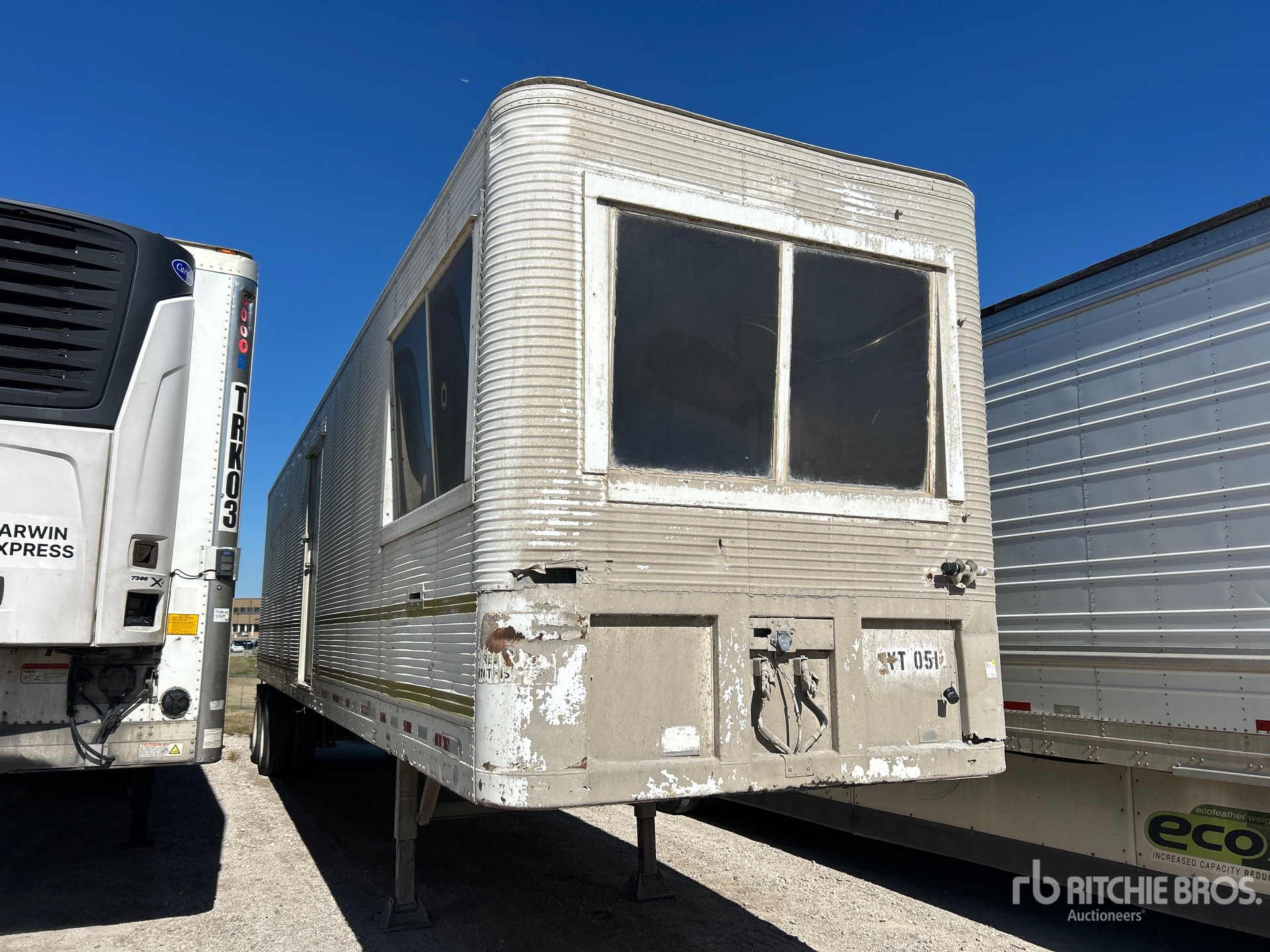 1971 Fruehauf 40 FT X 96 IN T/A OFFICE/SITE