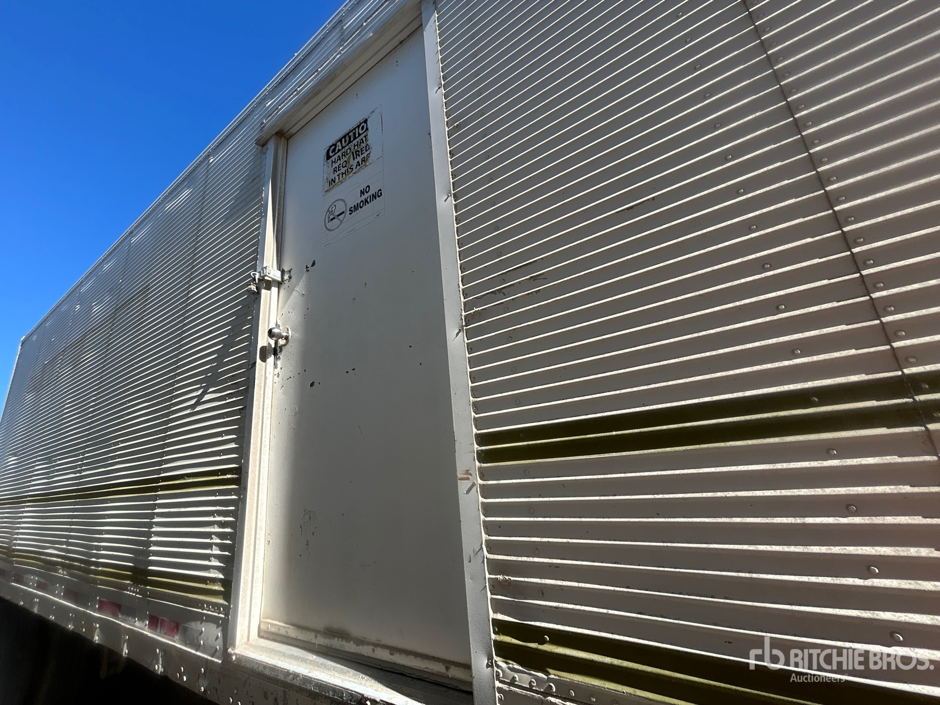 1971 Fruehauf 40 FT X 96 IN T/A OFFICE/SITE