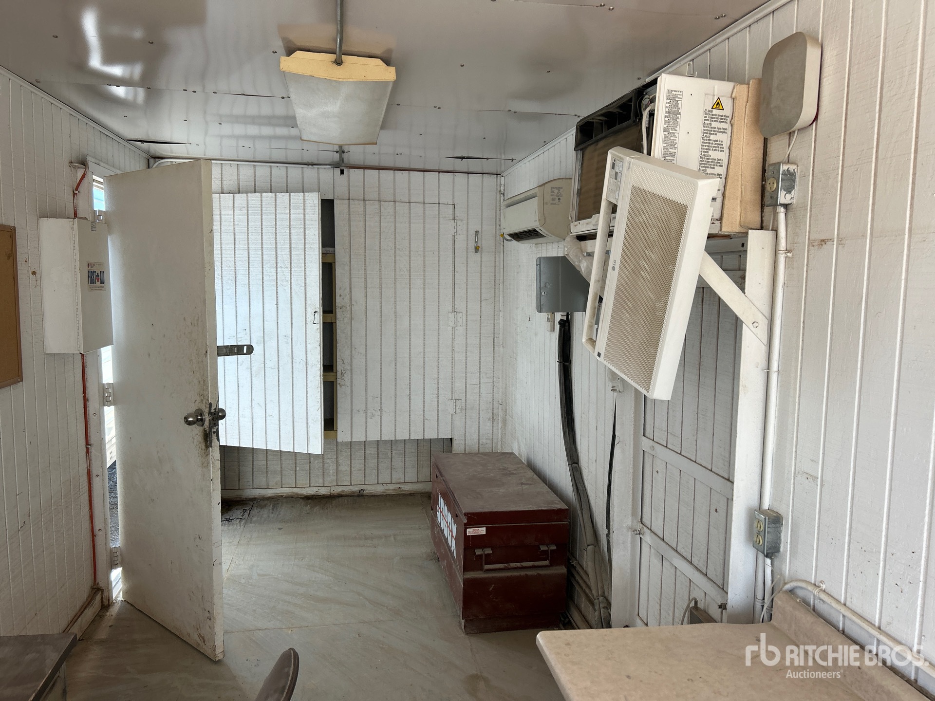 1971 Fruehauf 40 FT X 96 IN T/A OFFICE/SITE
