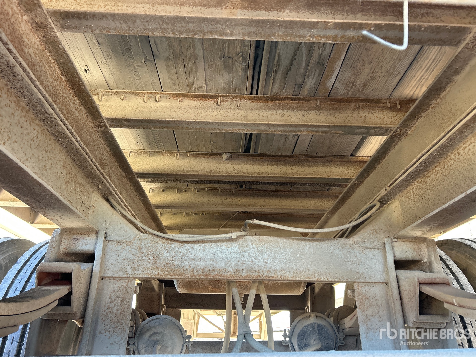 1971 Fruehauf 40 FT X 96 IN T/A OFFICE/SITE
