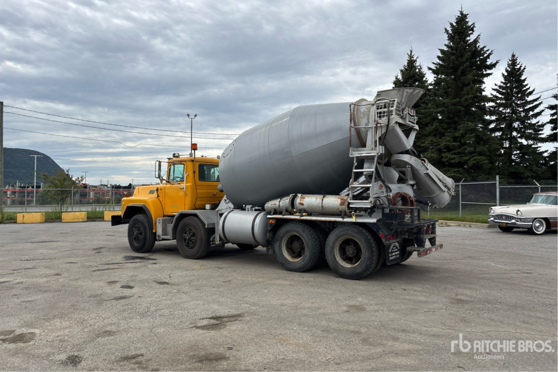 2002 Mack RB690S