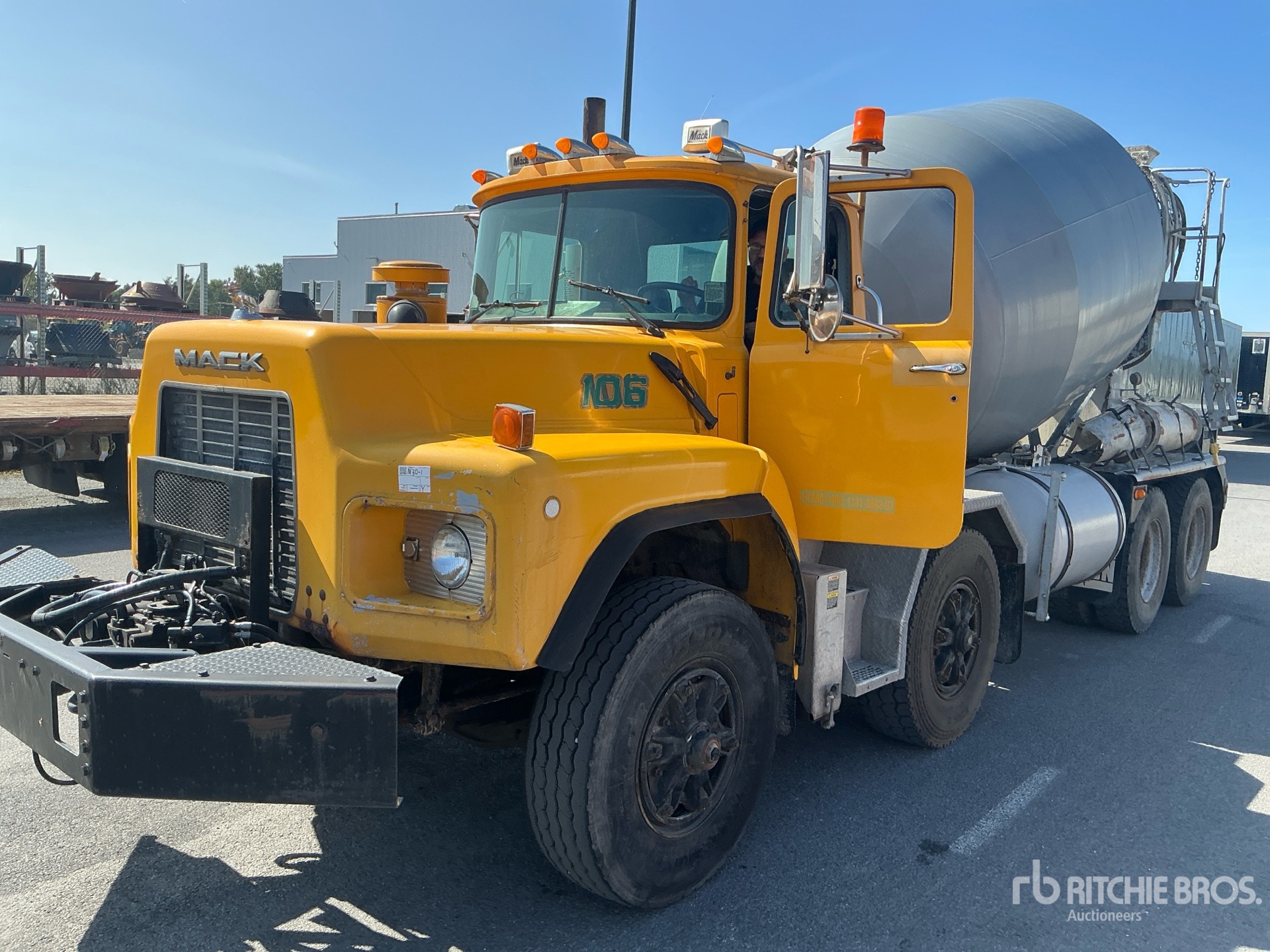 2002 Mack RB690S