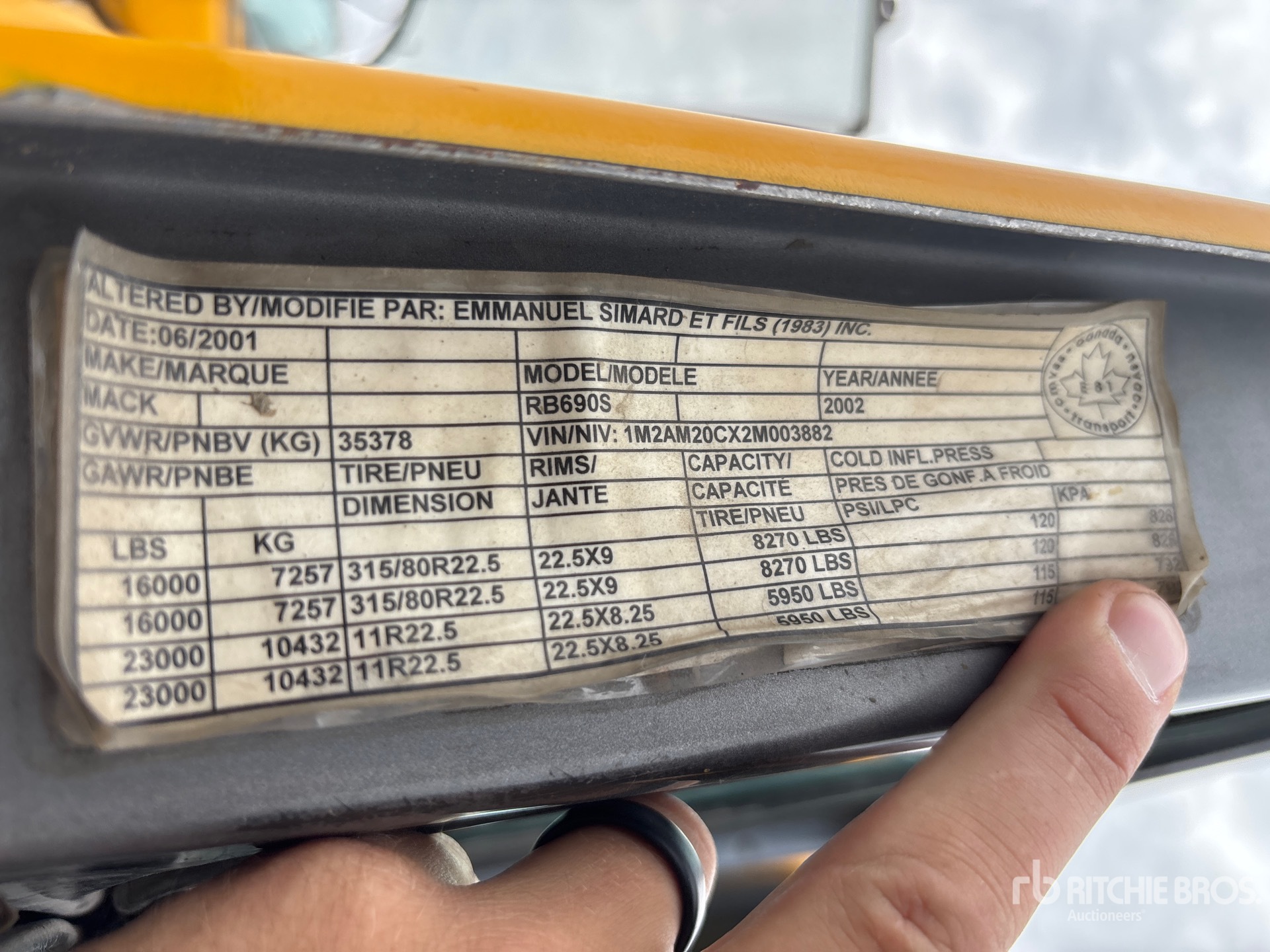 2002 Mack RB690S