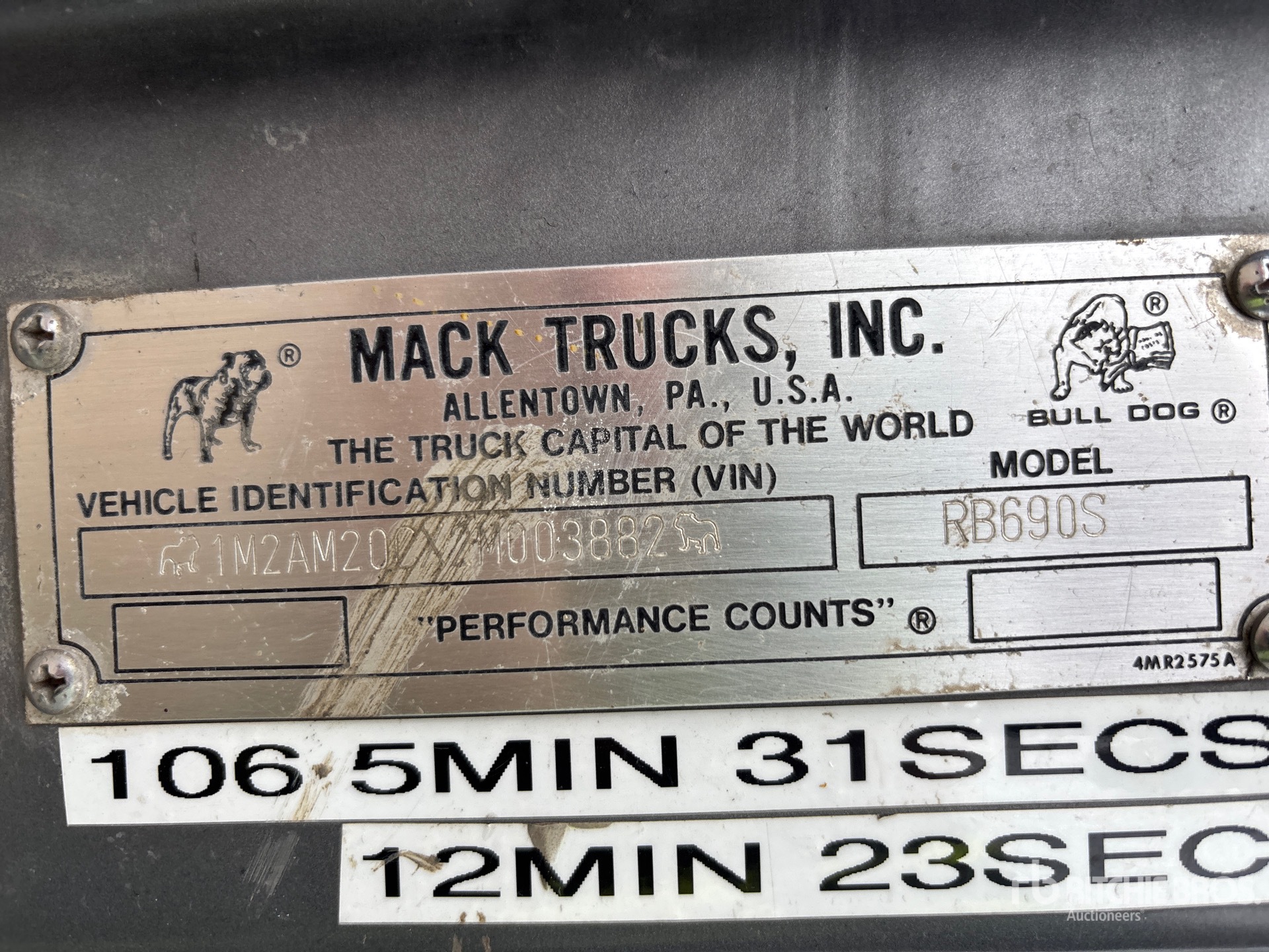 2002 Mack RB690S