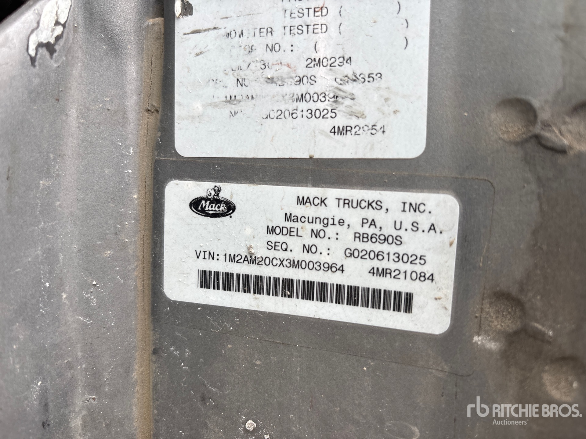 2003 Mack RB690S