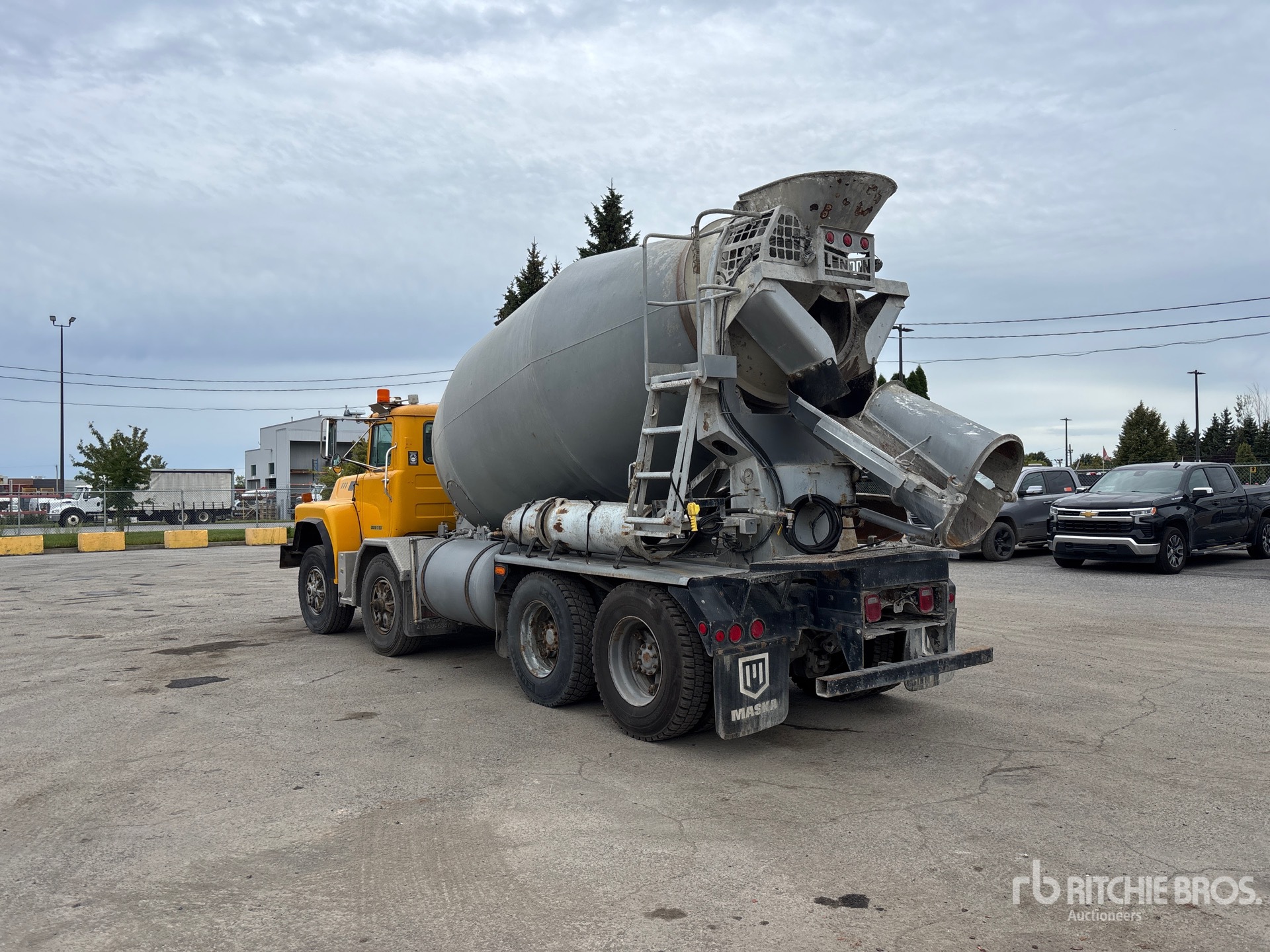 2003 Mack RB690S