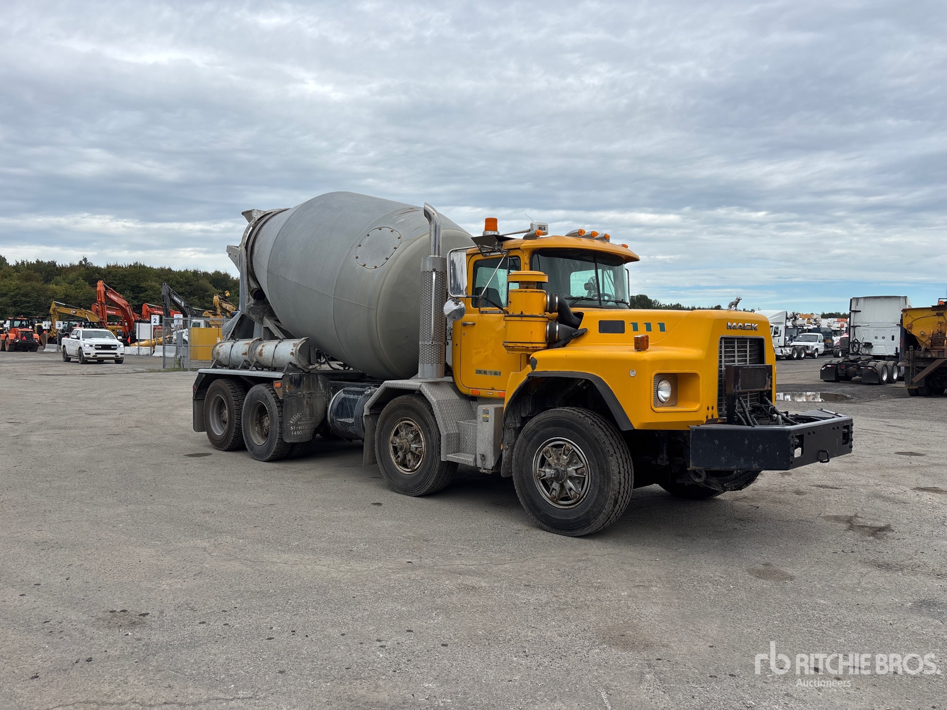 2003 Mack RB690S