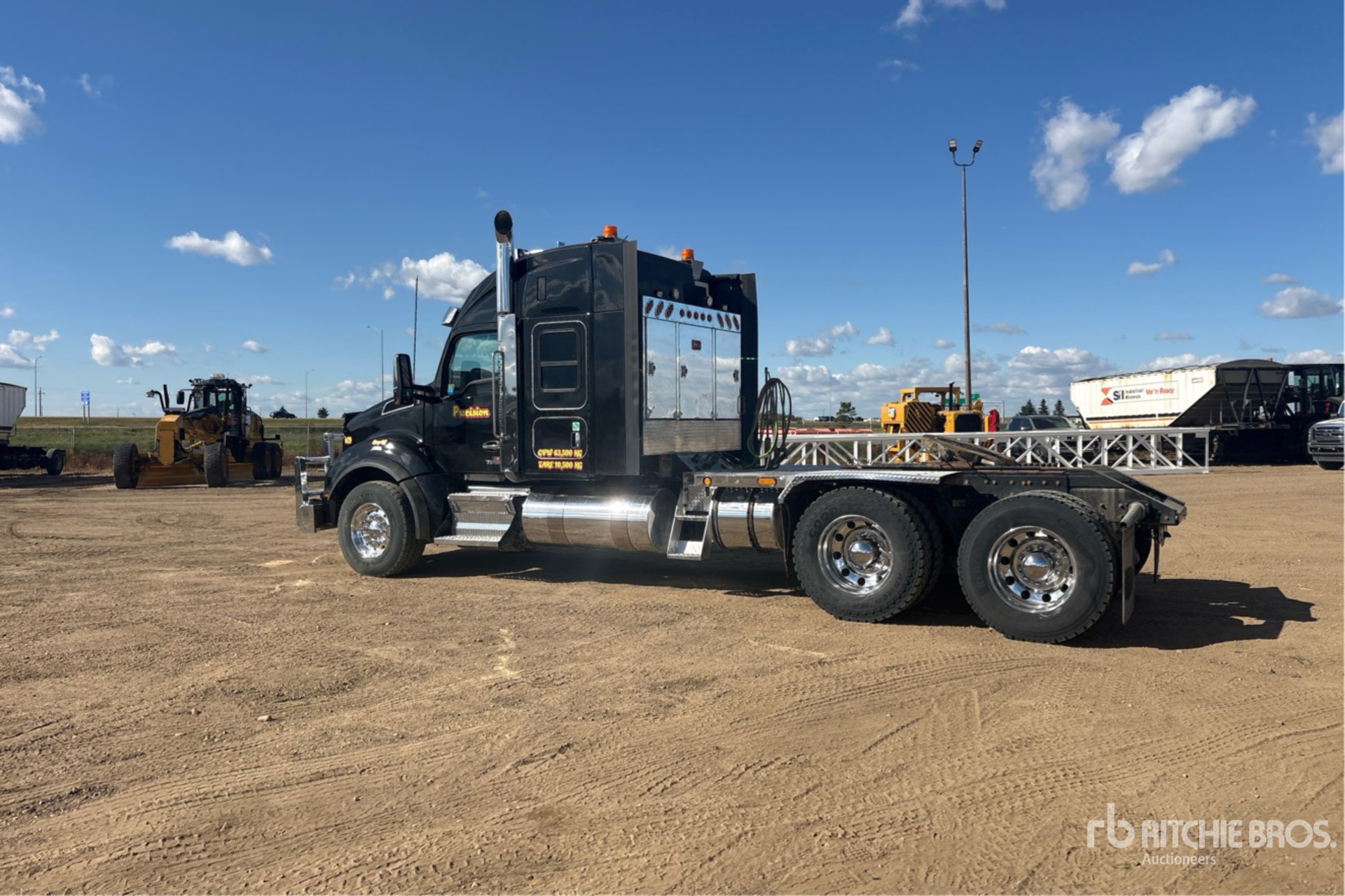 2023 Kenworth T880
