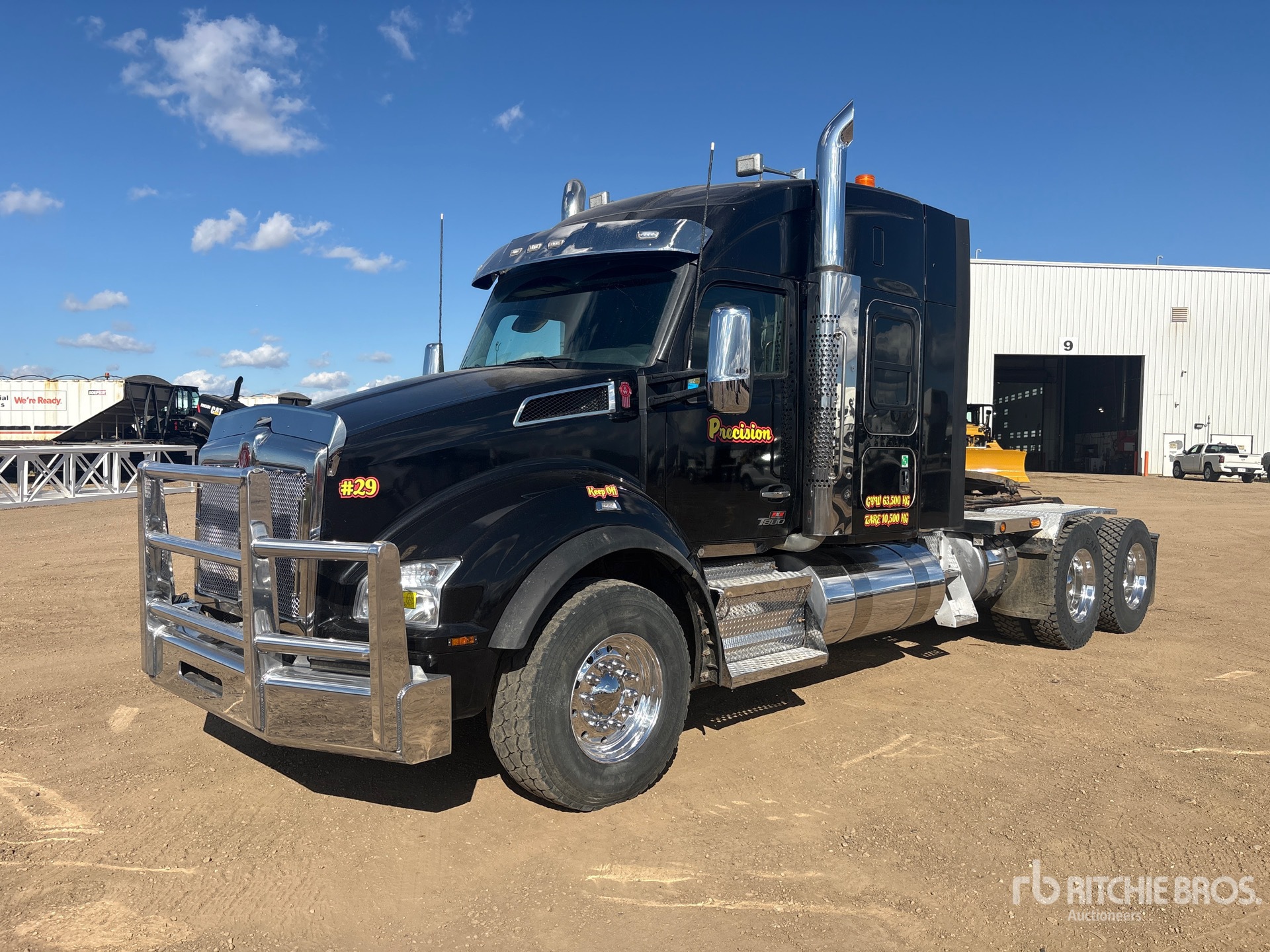 Photo of 2023 Kenworth T880