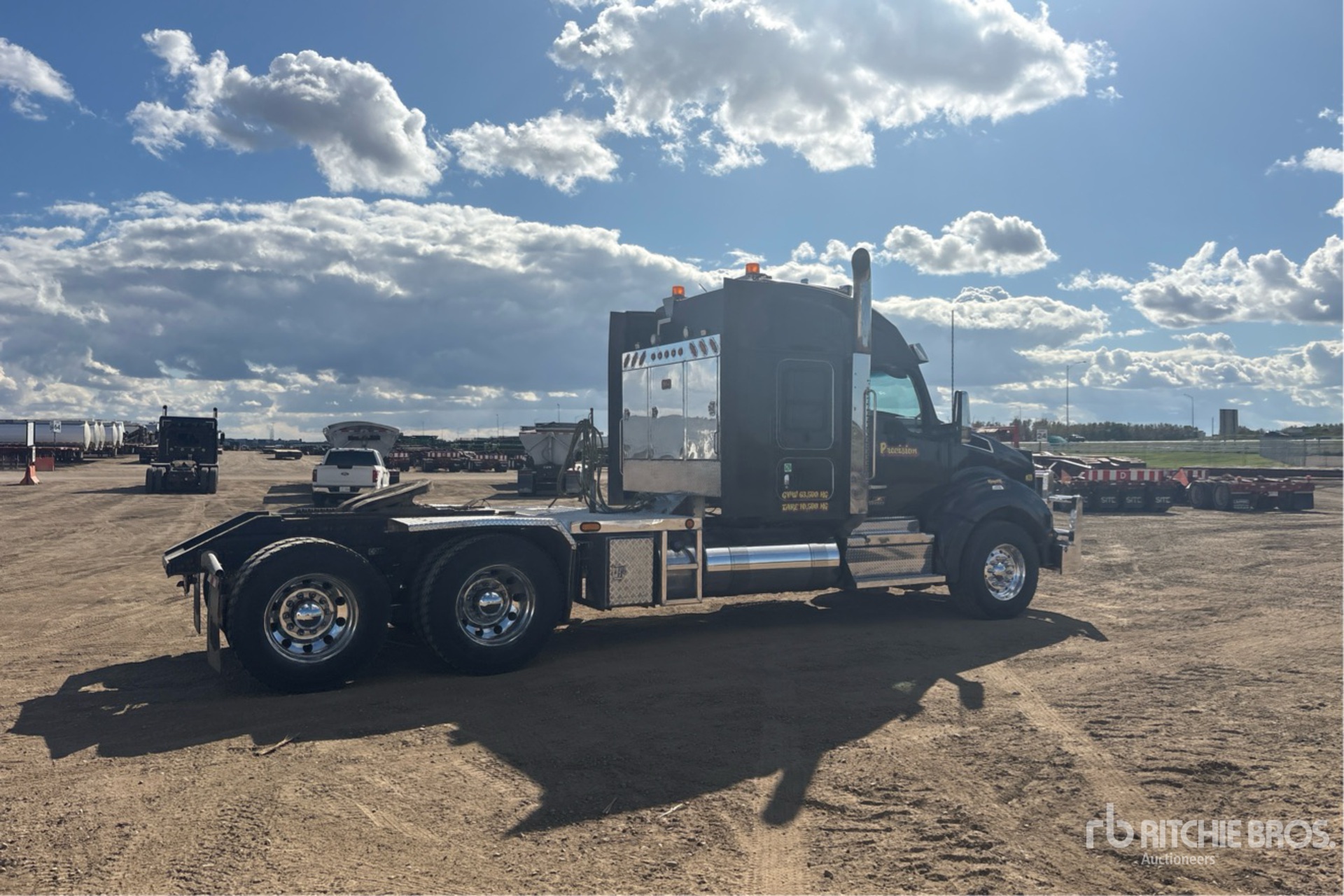 2023 Kenworth T880